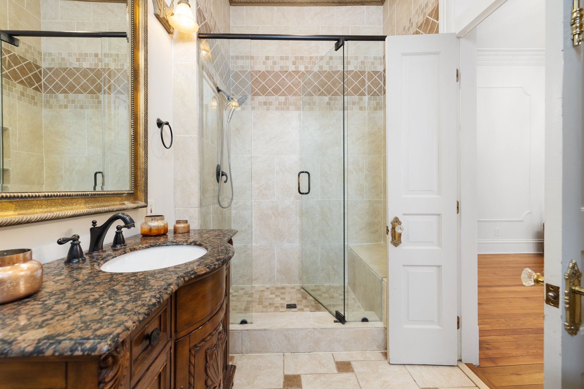 906 Fatherland St Property Photo 43