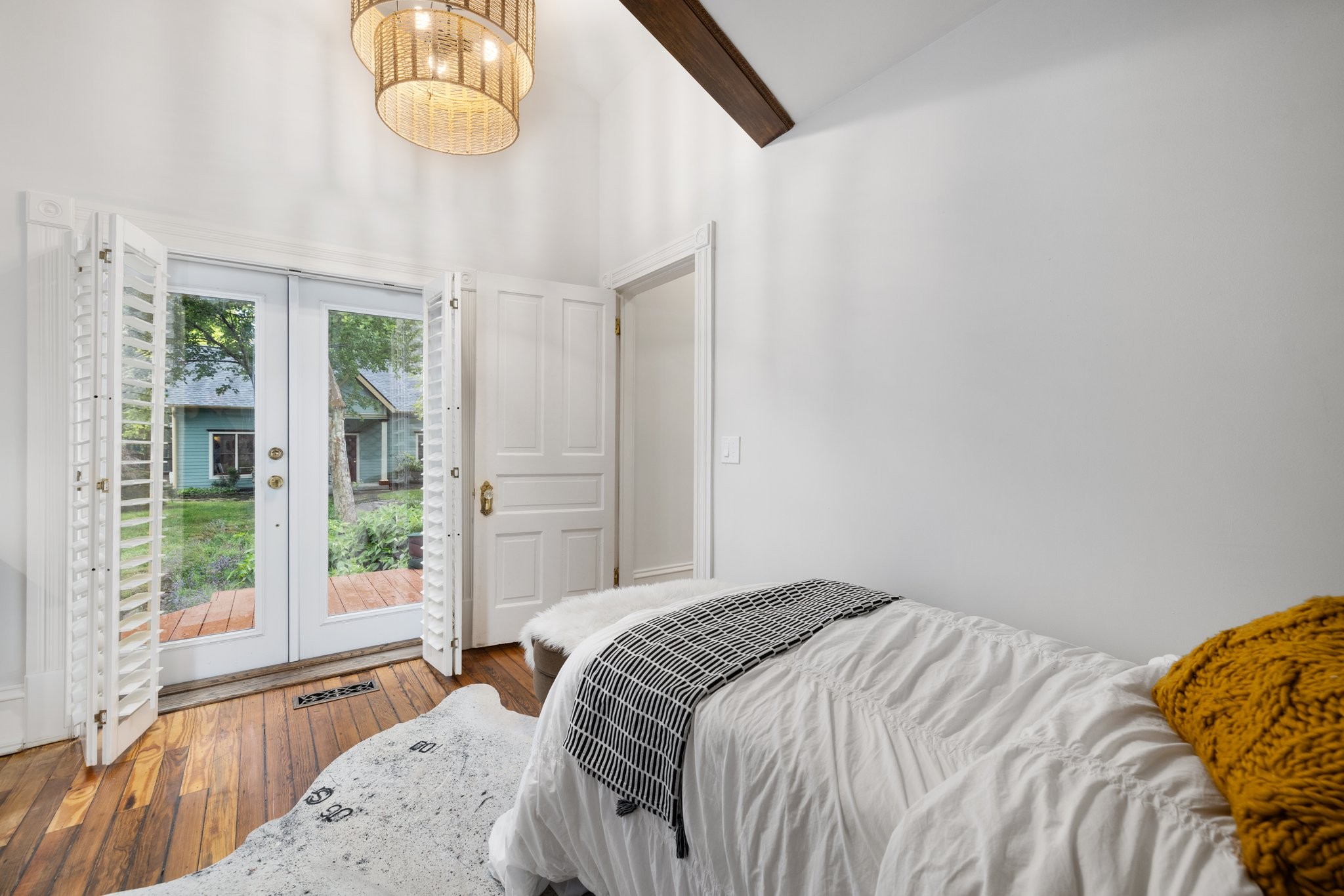 906 Fatherland St Property Photo 64
