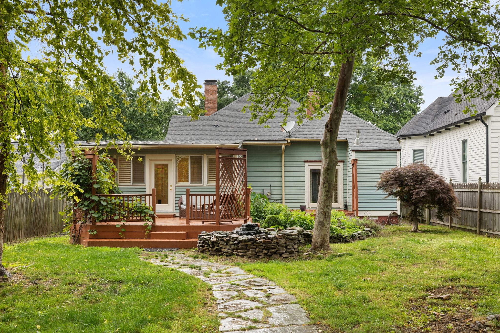 906 Fatherland St Property Photo 79