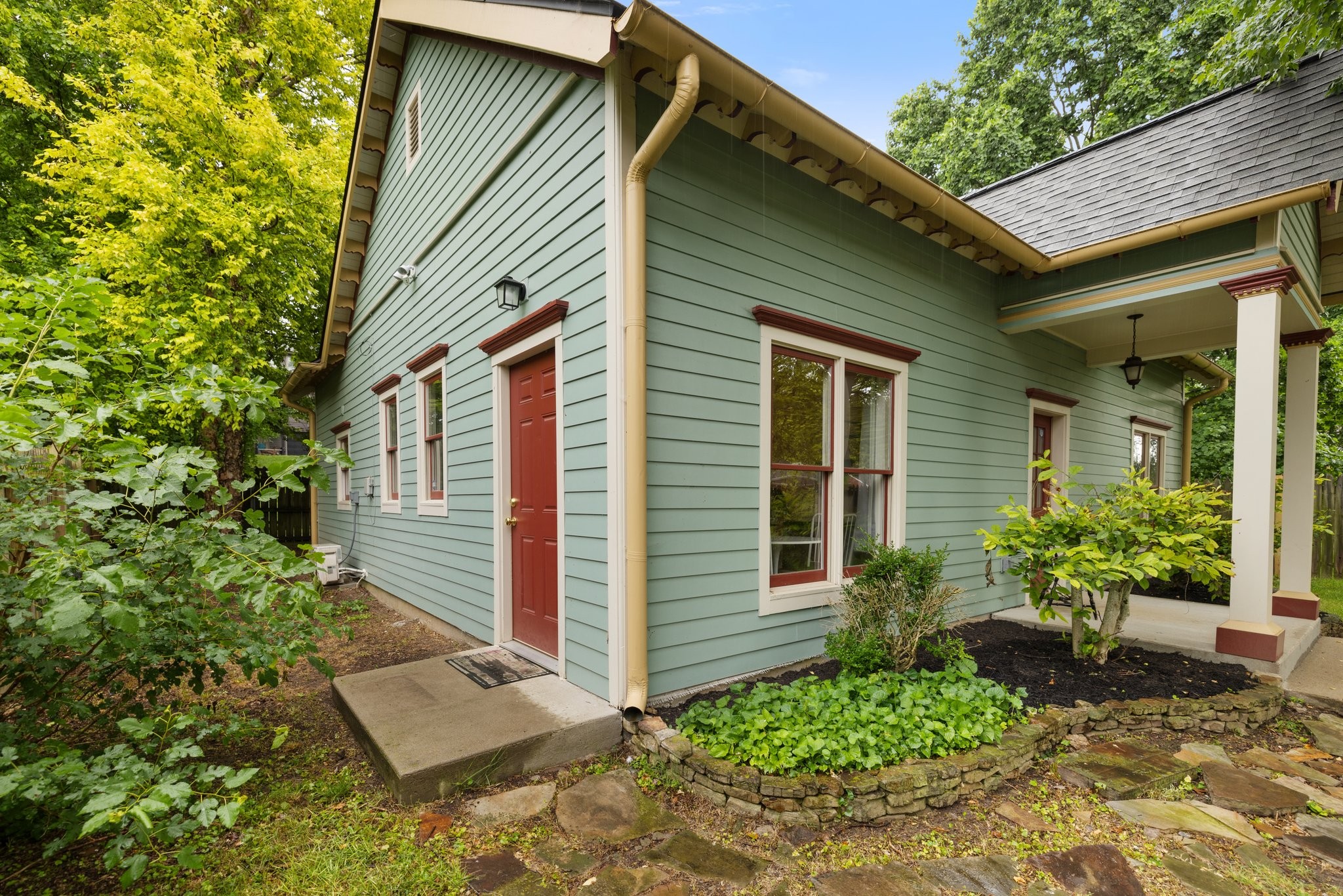906 Fatherland St Property Photo 86