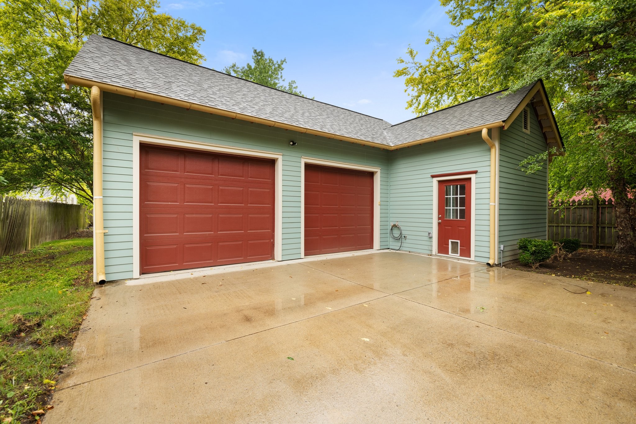 906 Fatherland St Property Photo 92