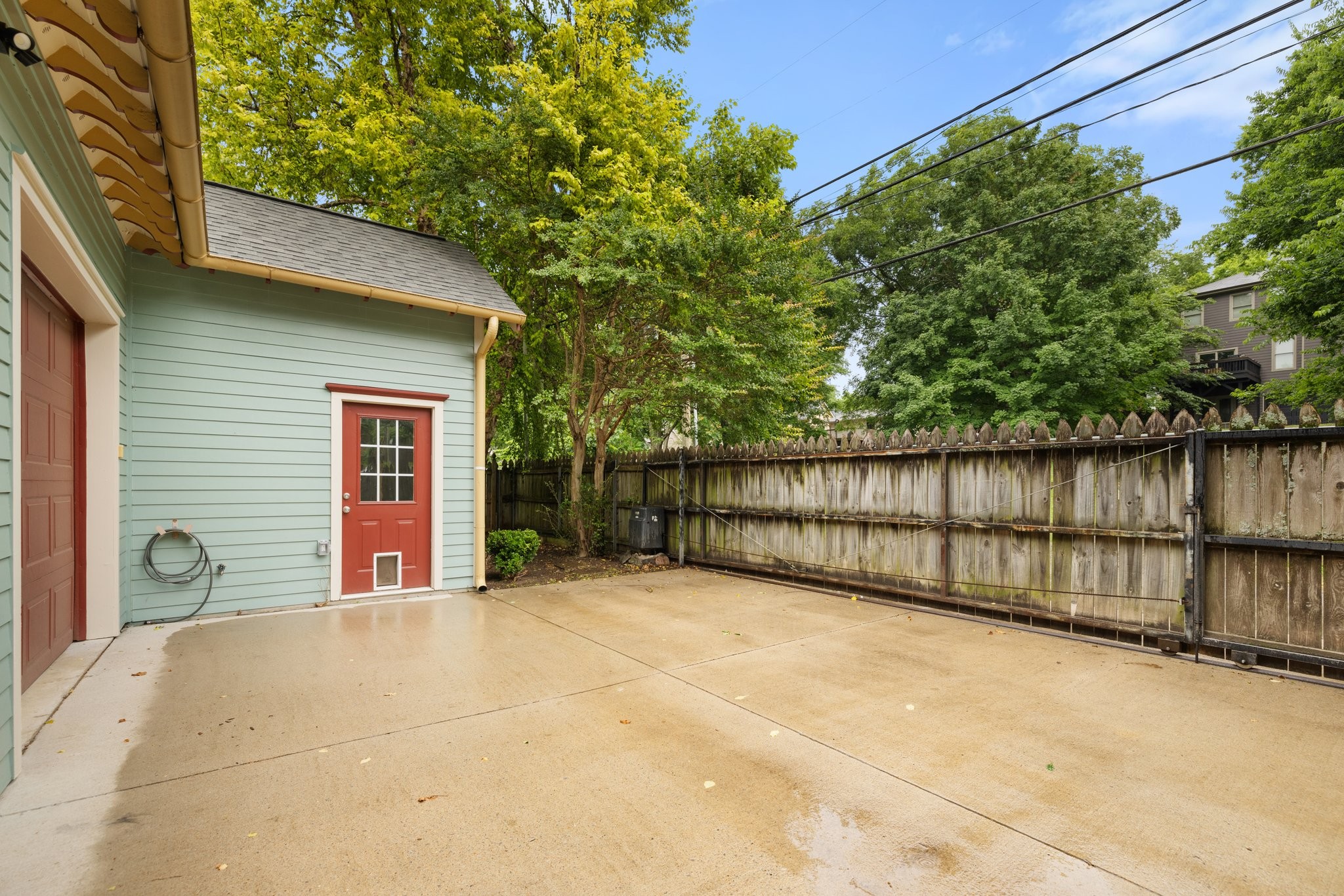 906 Fatherland St Property Photo 95
