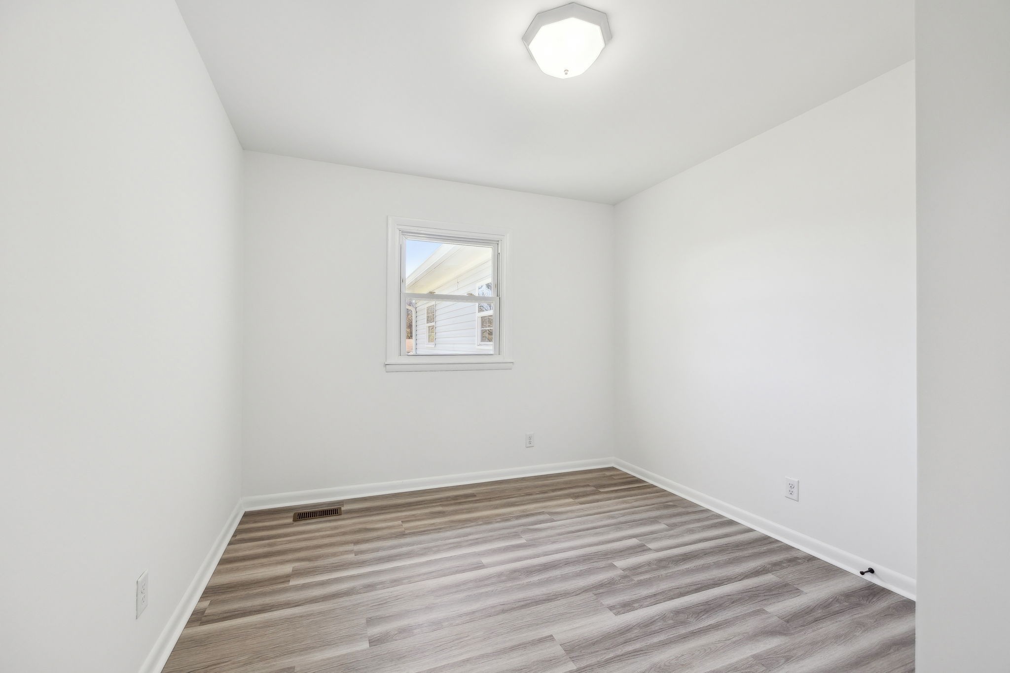 1536 Sandy St Property Photo 27