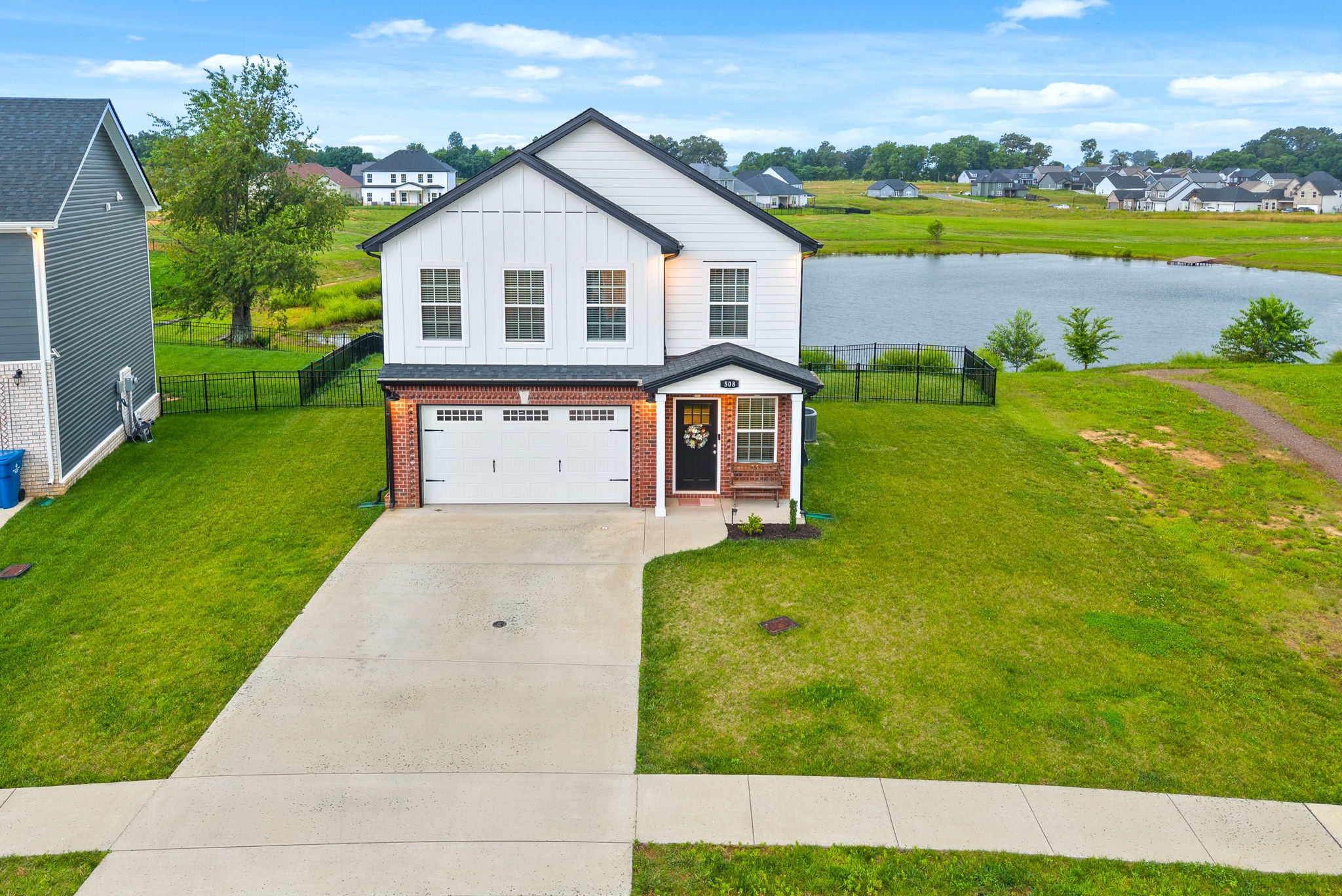 508 Castle Pinckney Ln Property Photo 1
