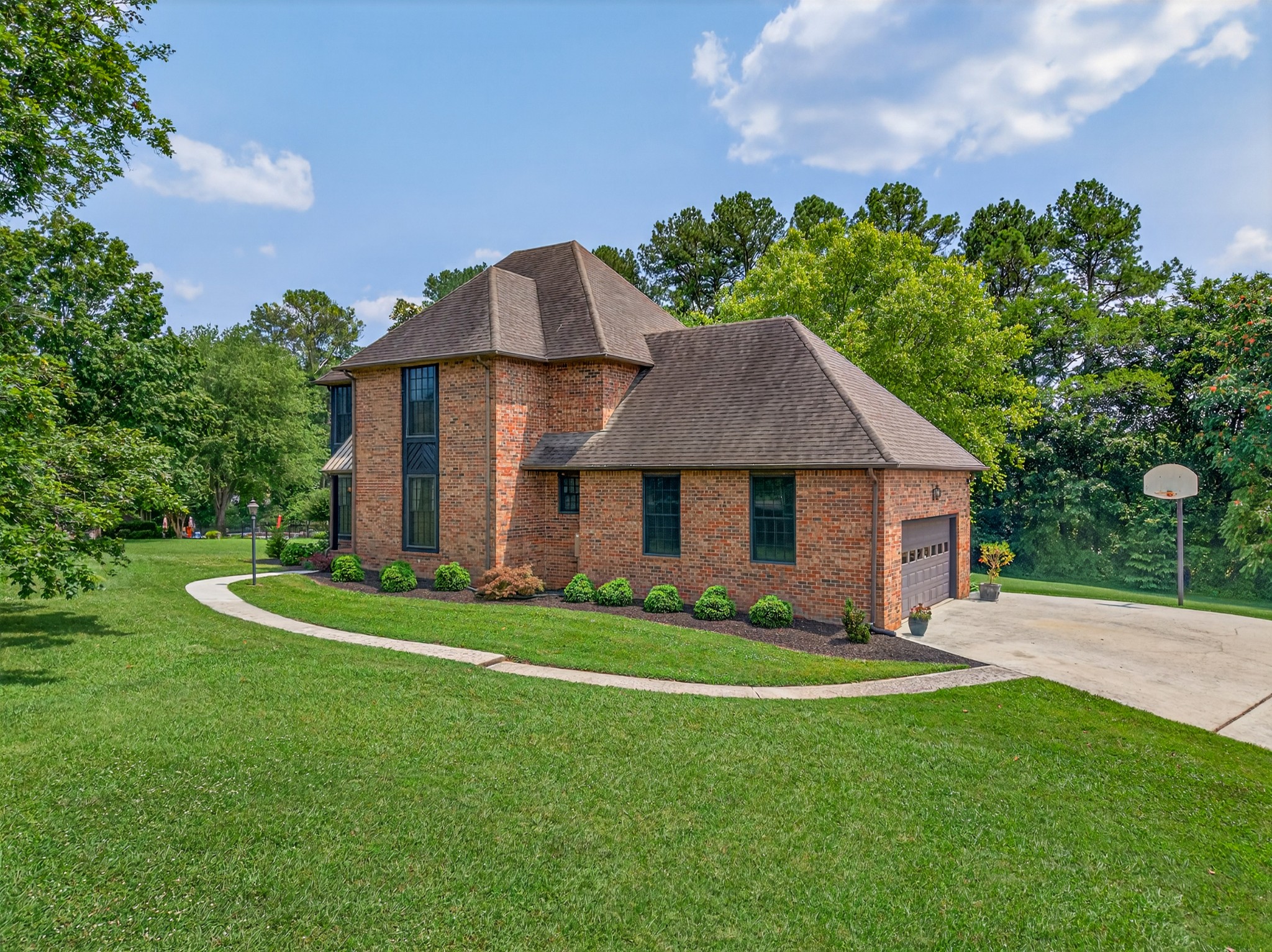806 Manor Dr Property Photo 4