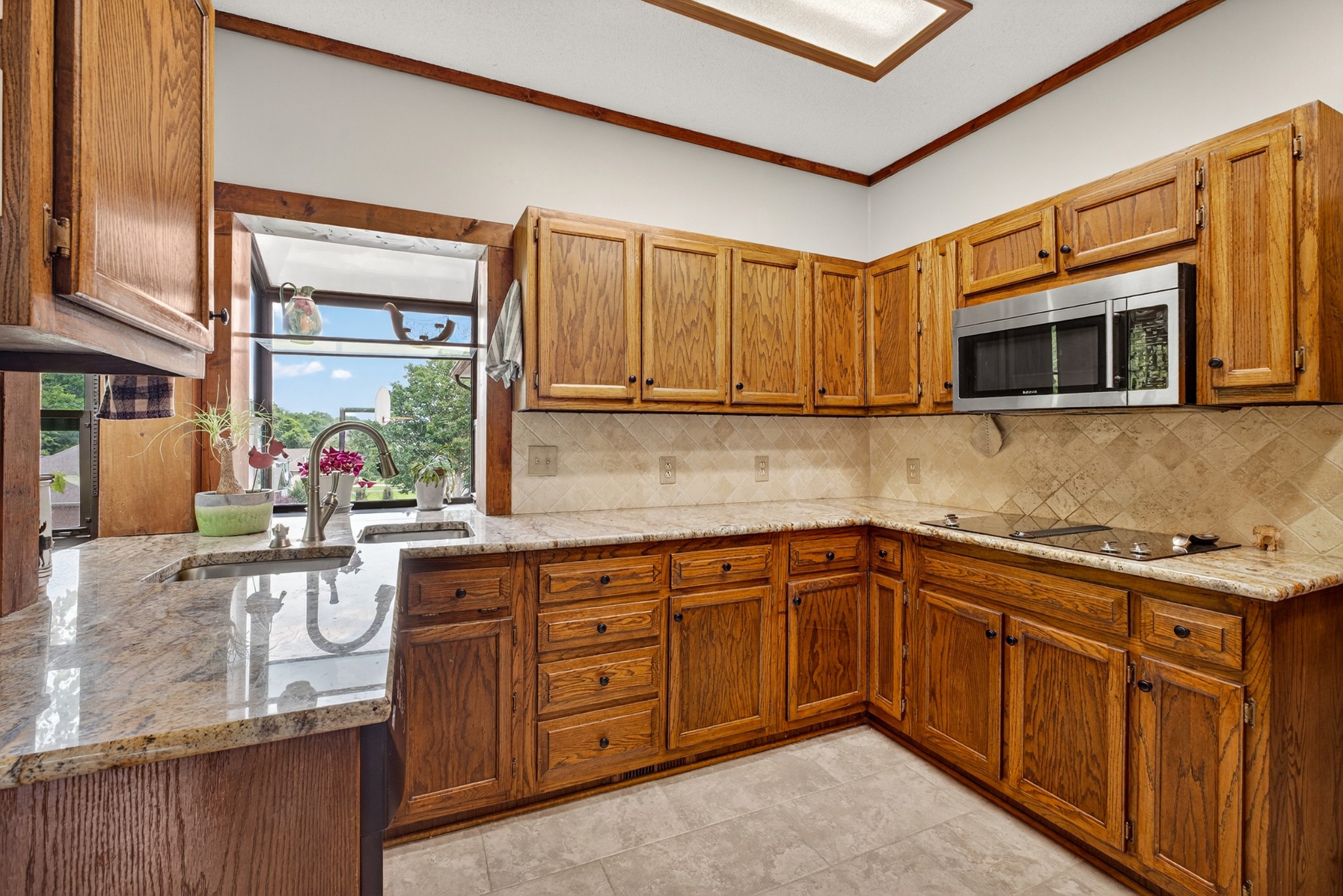 806 Manor Dr Property Photo 10