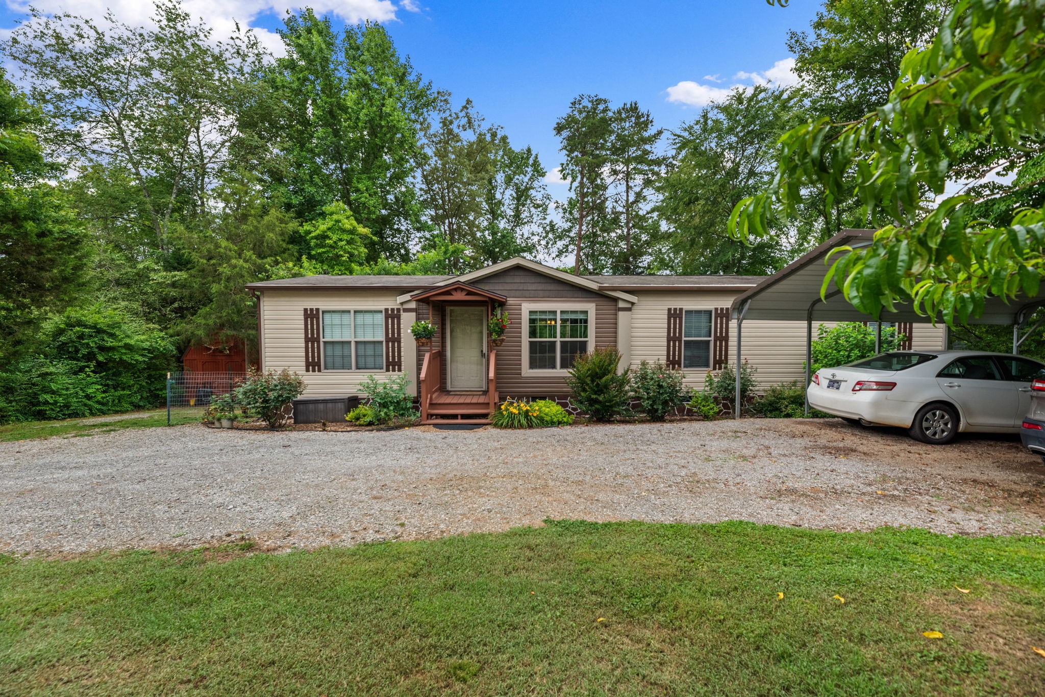 218 Willow Dr