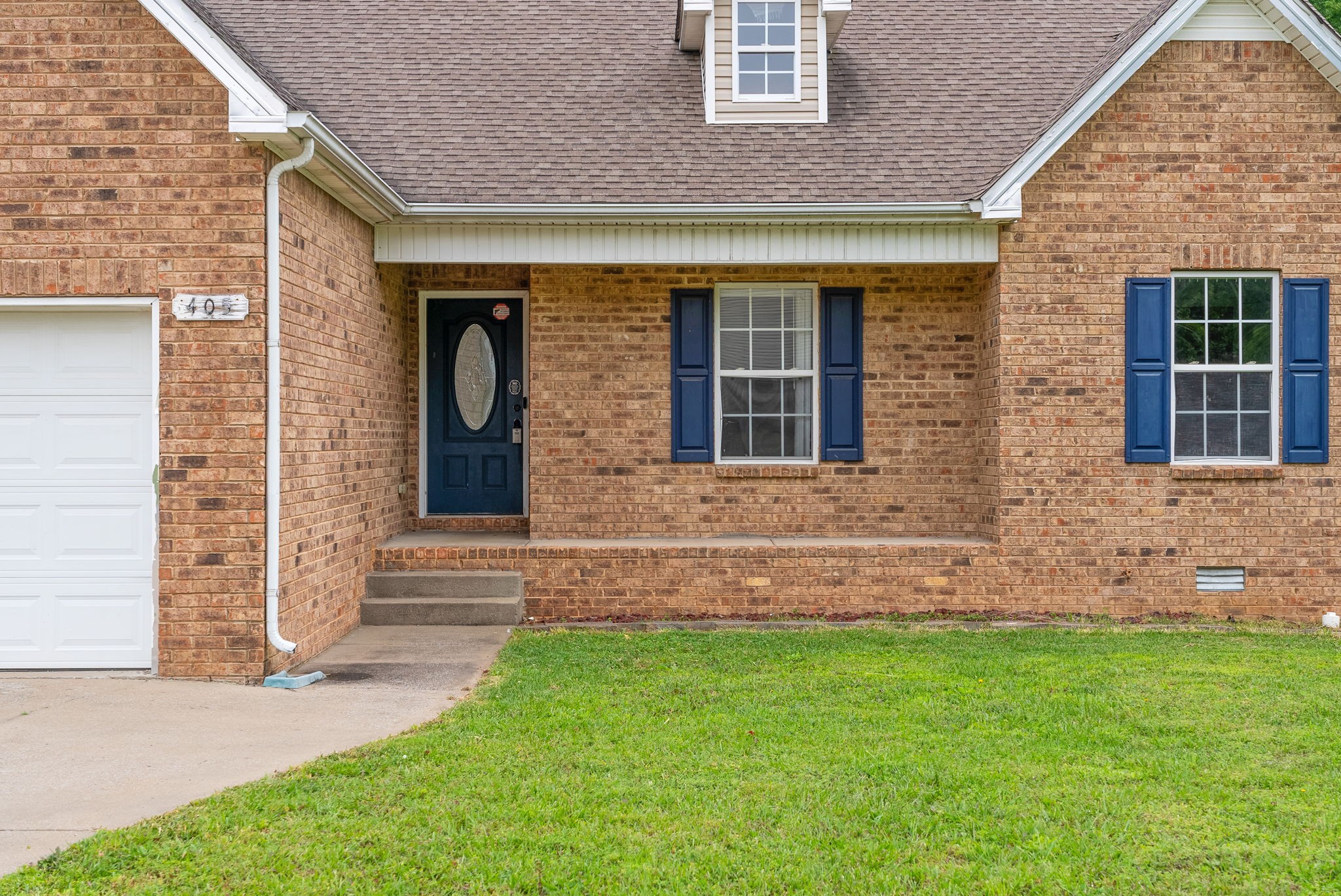 405 Chestnut Grove Way Property Photo 2
