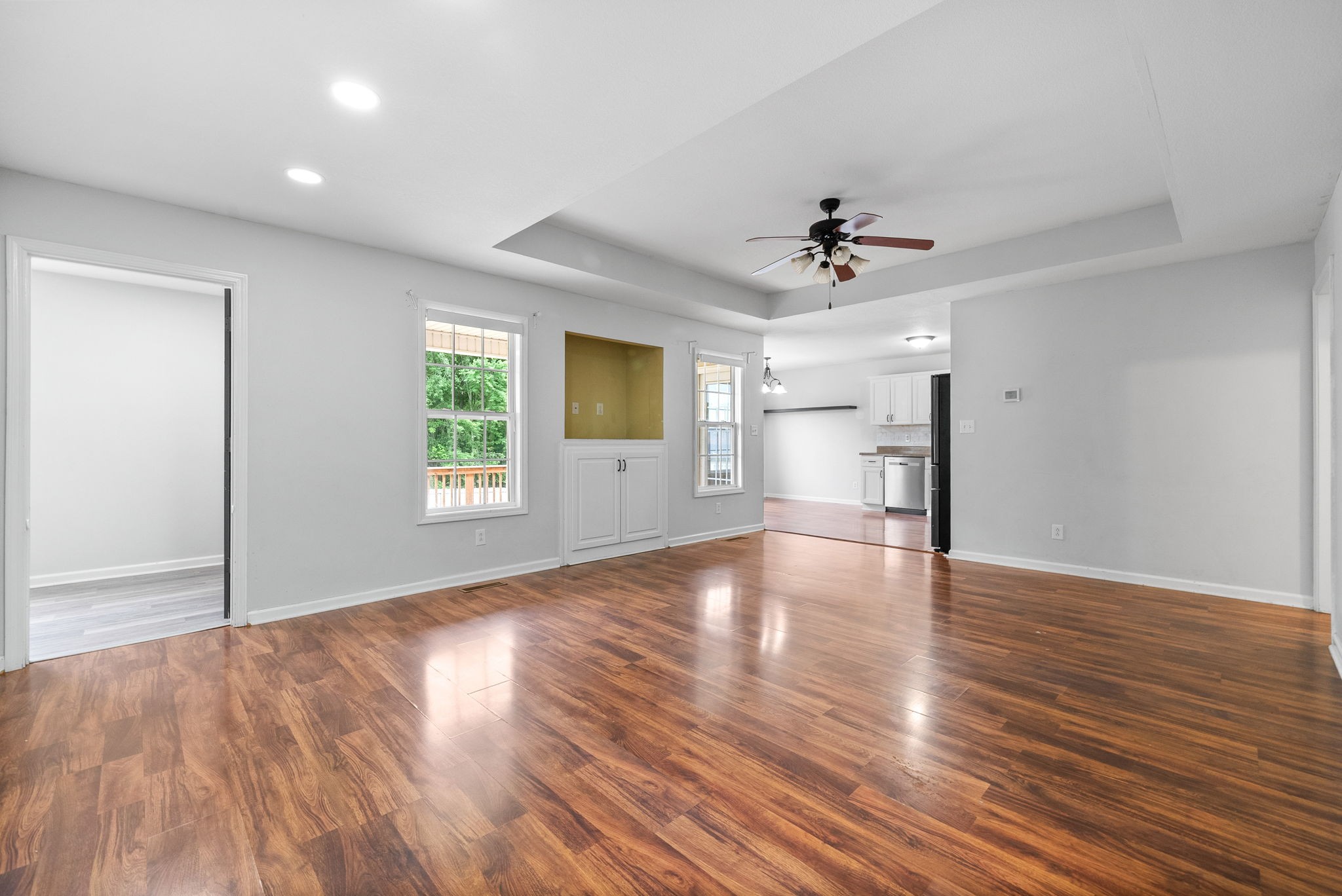 405 Chestnut Grove Way Property Photo 3
