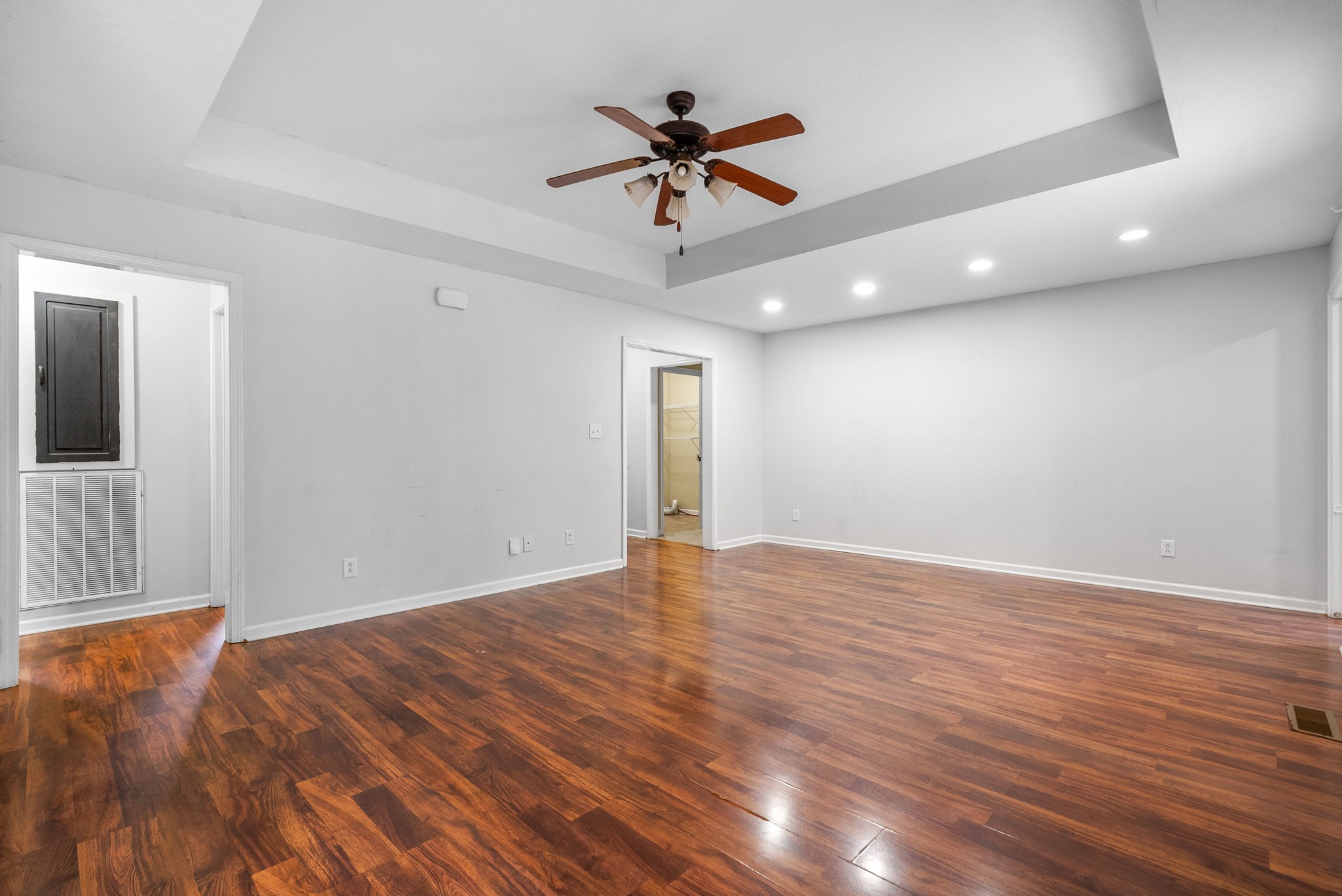 405 Chestnut Grove Way Property Photo 6