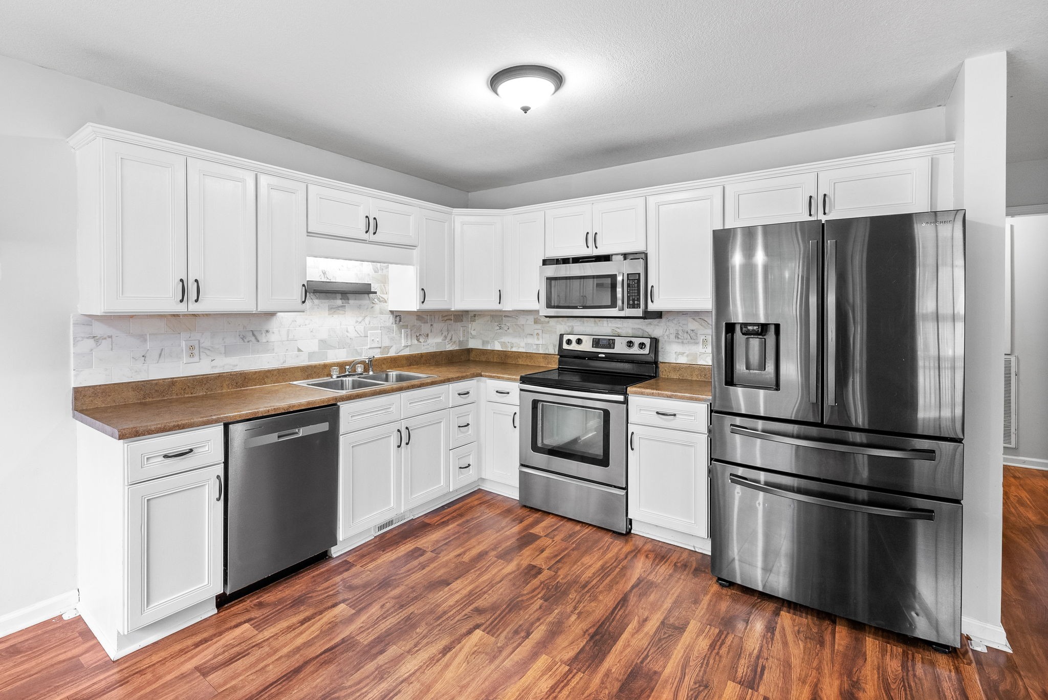 405 Chestnut Grove Way Property Photo 8