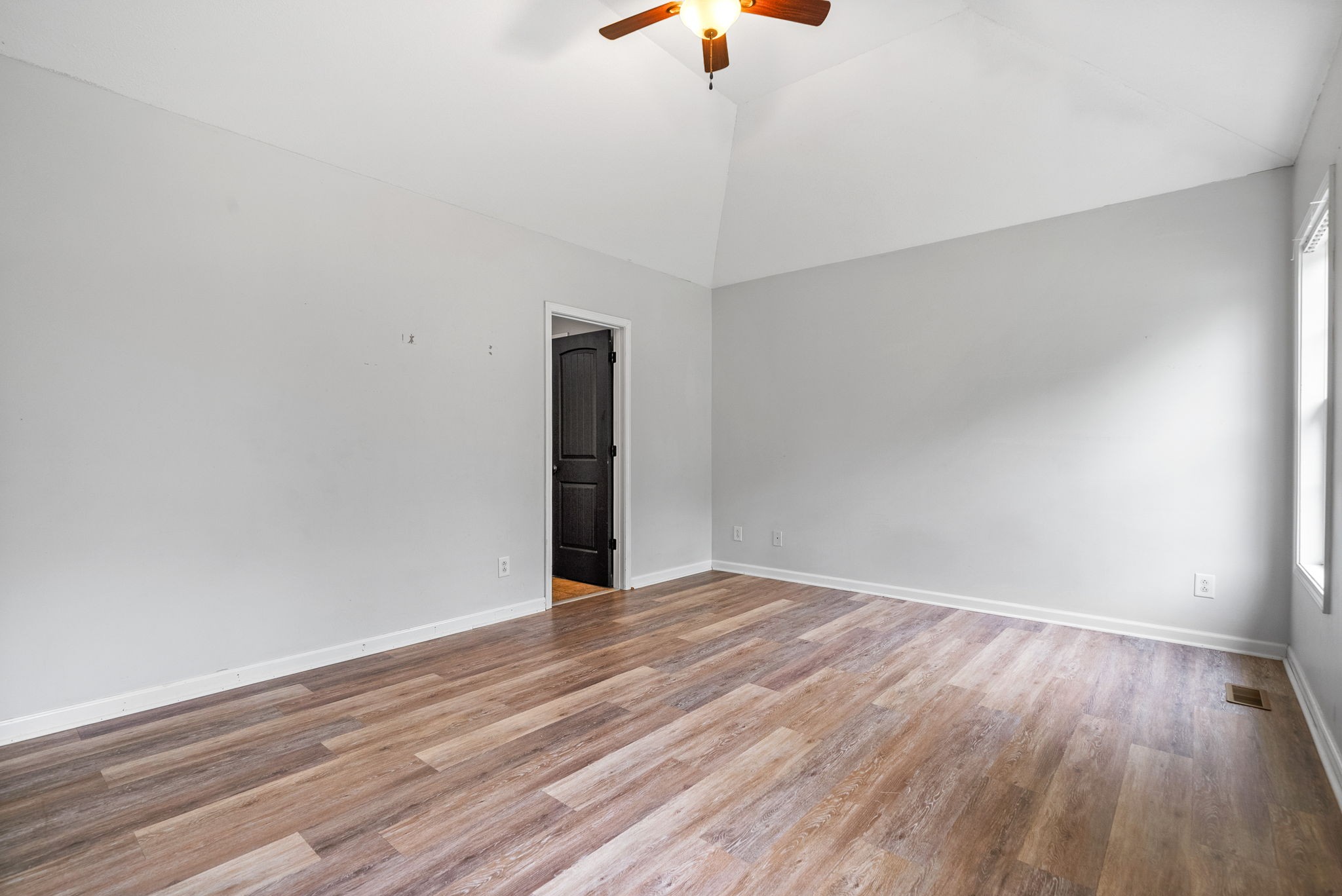 405 Chestnut Grove Way Property Photo 11