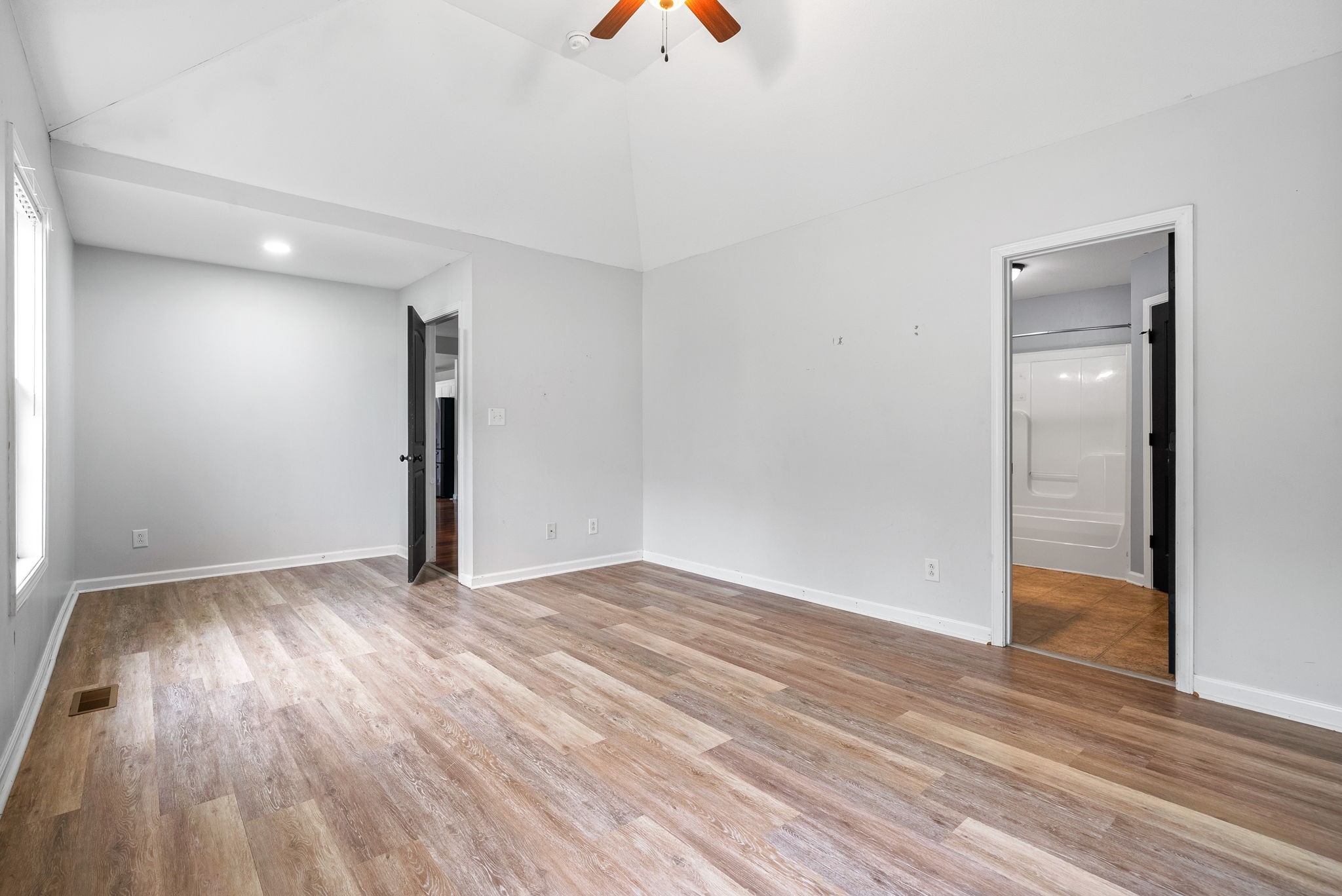 405 Chestnut Grove Way Property Photo 12