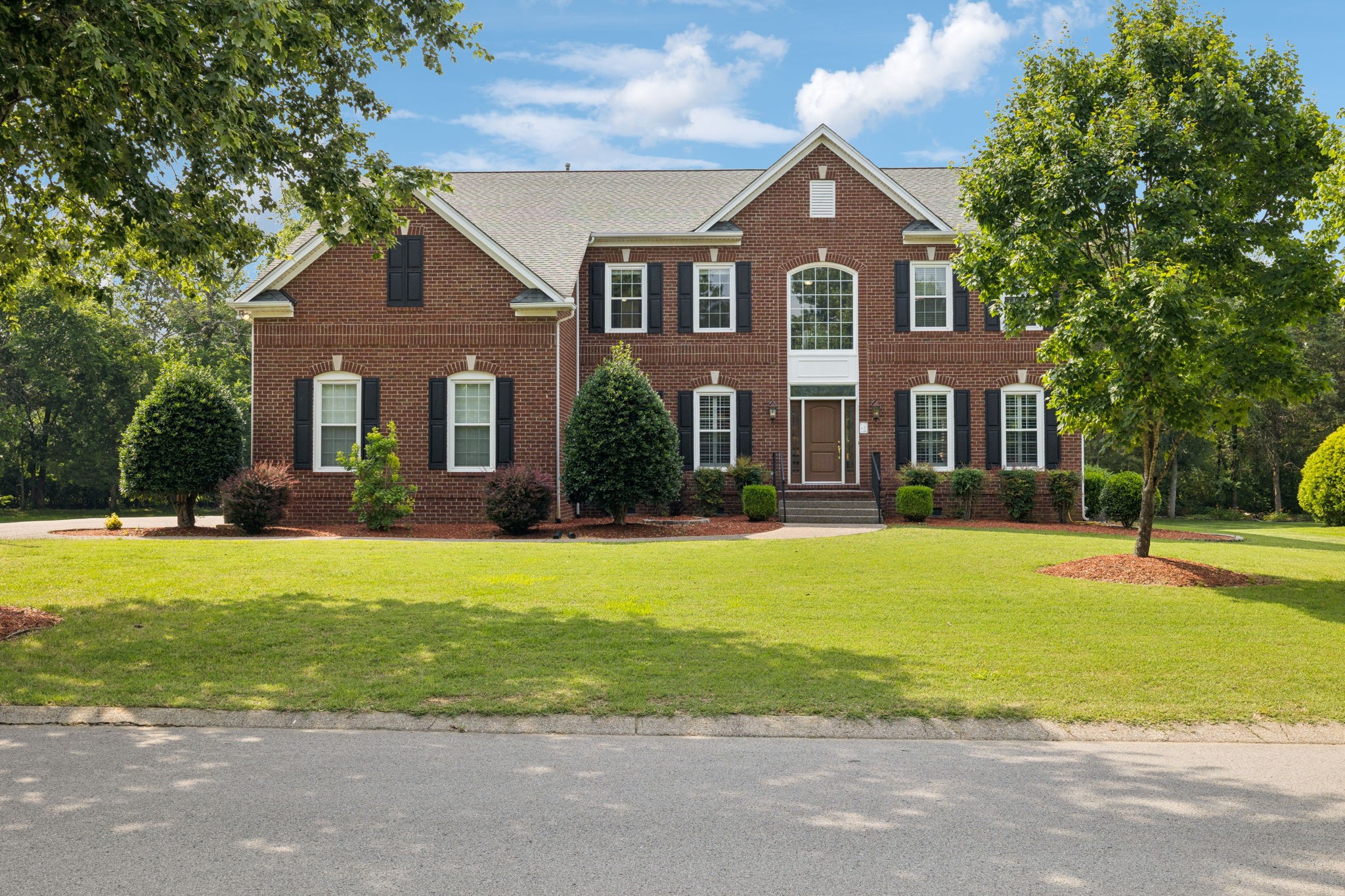 2504 Shays Lane Property Photo 1