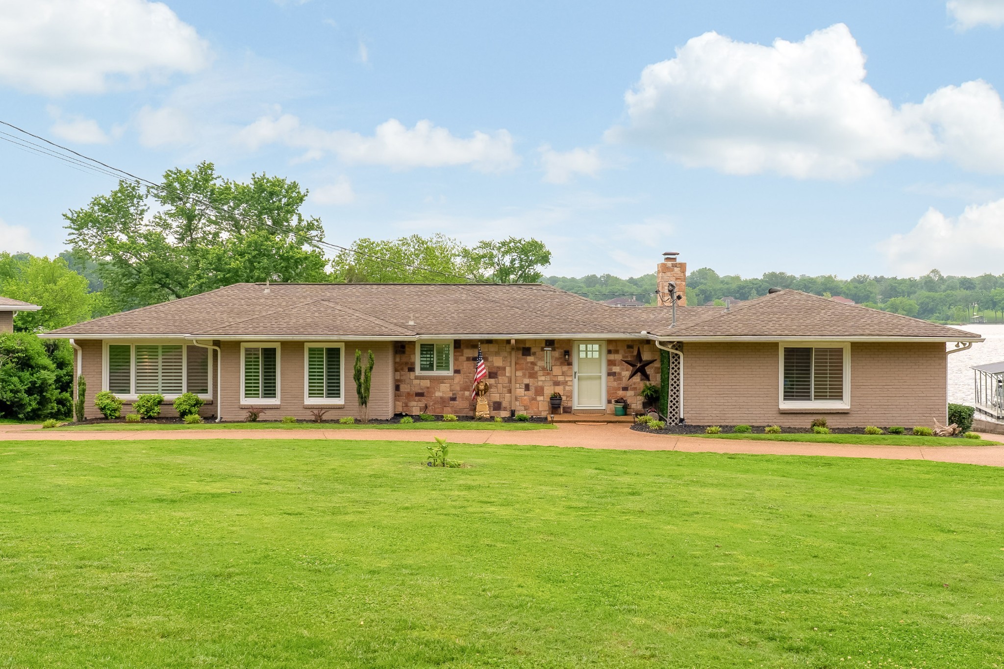 210 Sterling Rd Property Photo 1