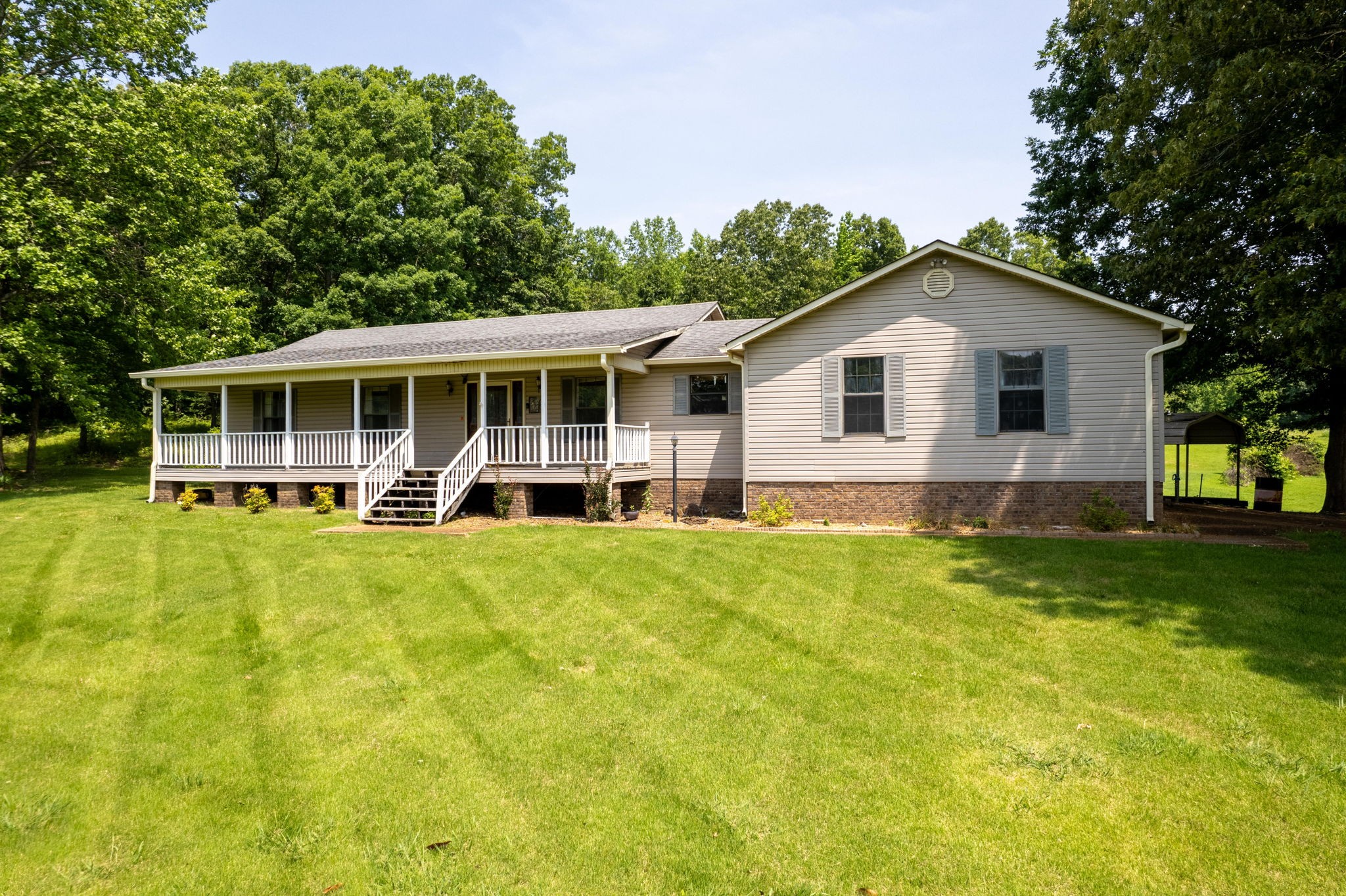 6675 Highway 100 Property Photo 1