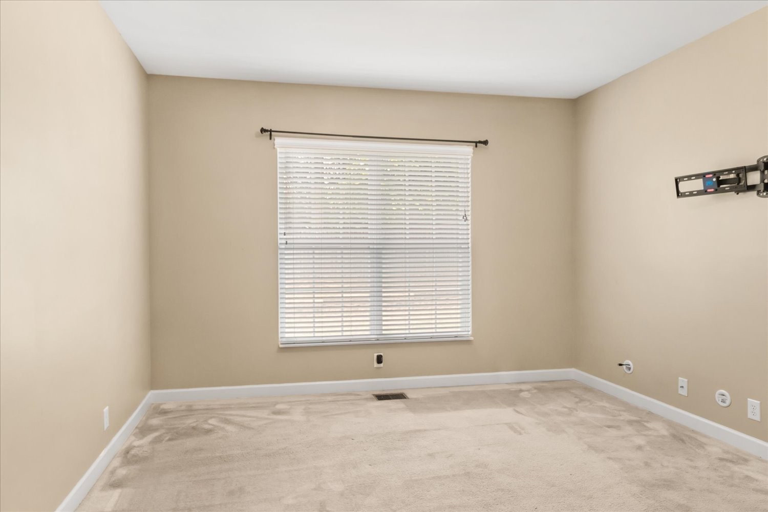 1164 Sydney Ter Property Photo 7