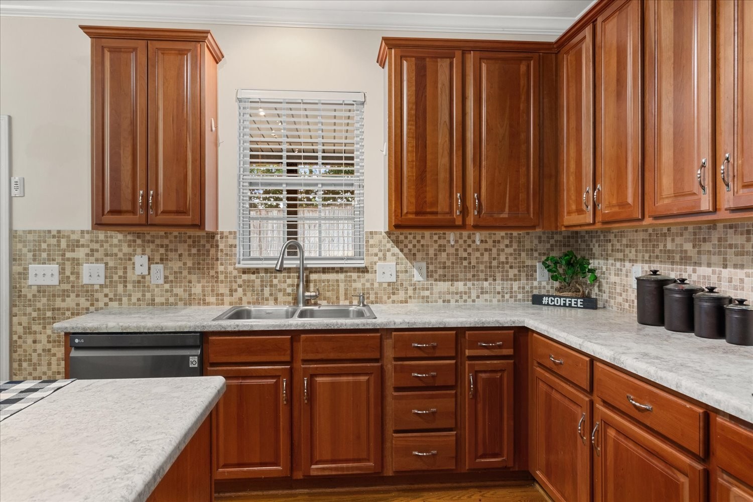 1164 Sydney Ter Property Photo 12