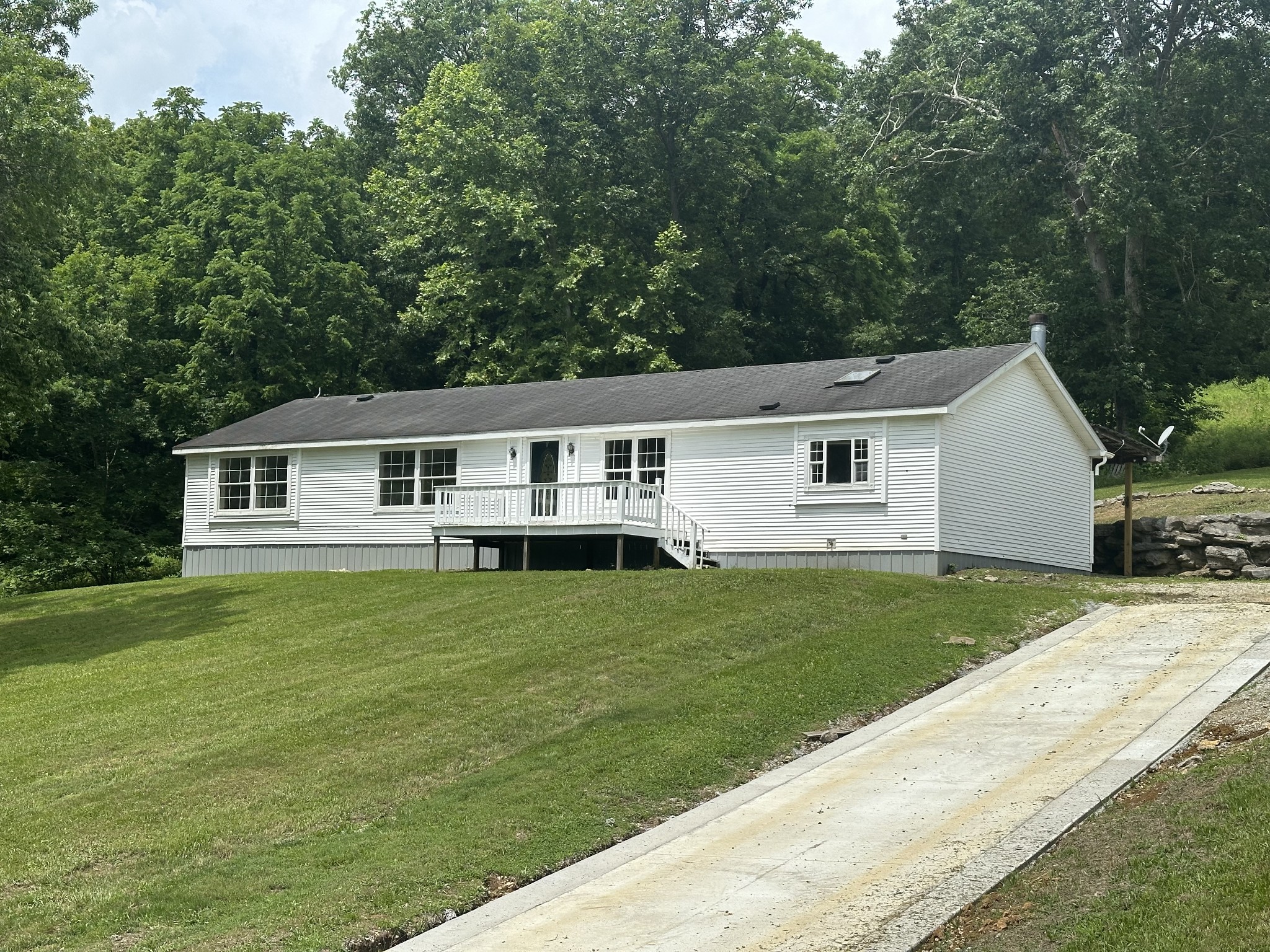 697 Club Springs Rd Property Photo 1