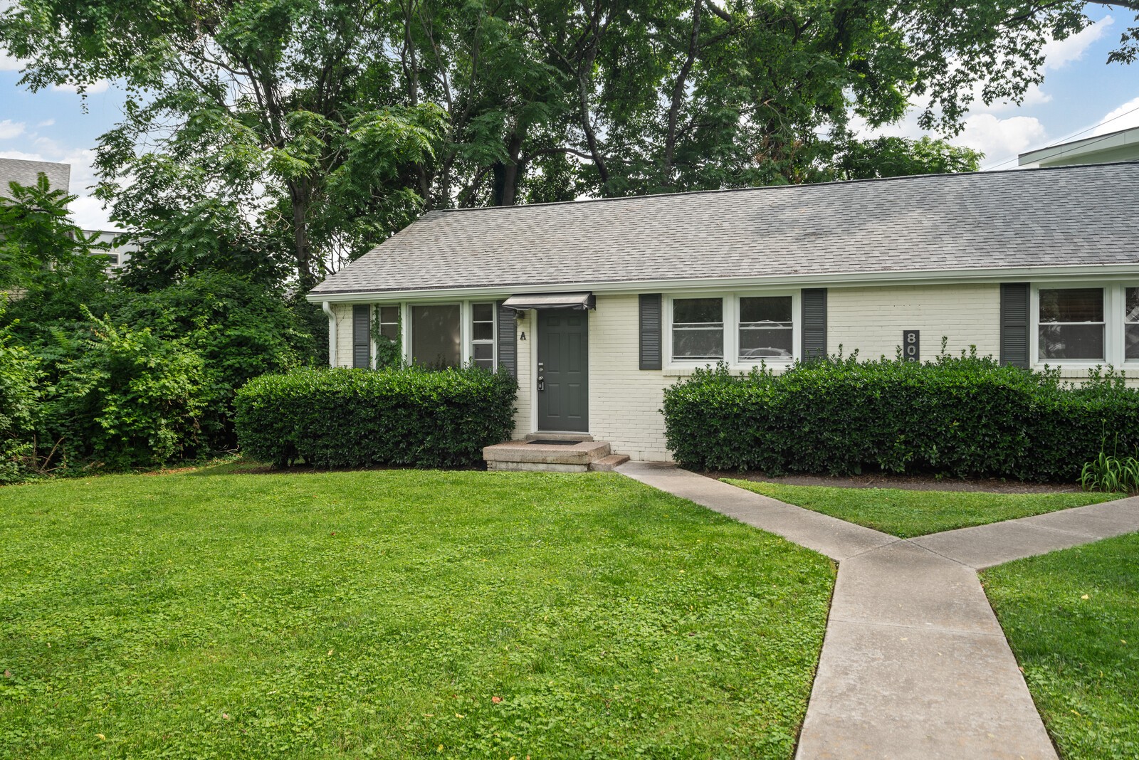 808 Knox Ave Property Photo 1