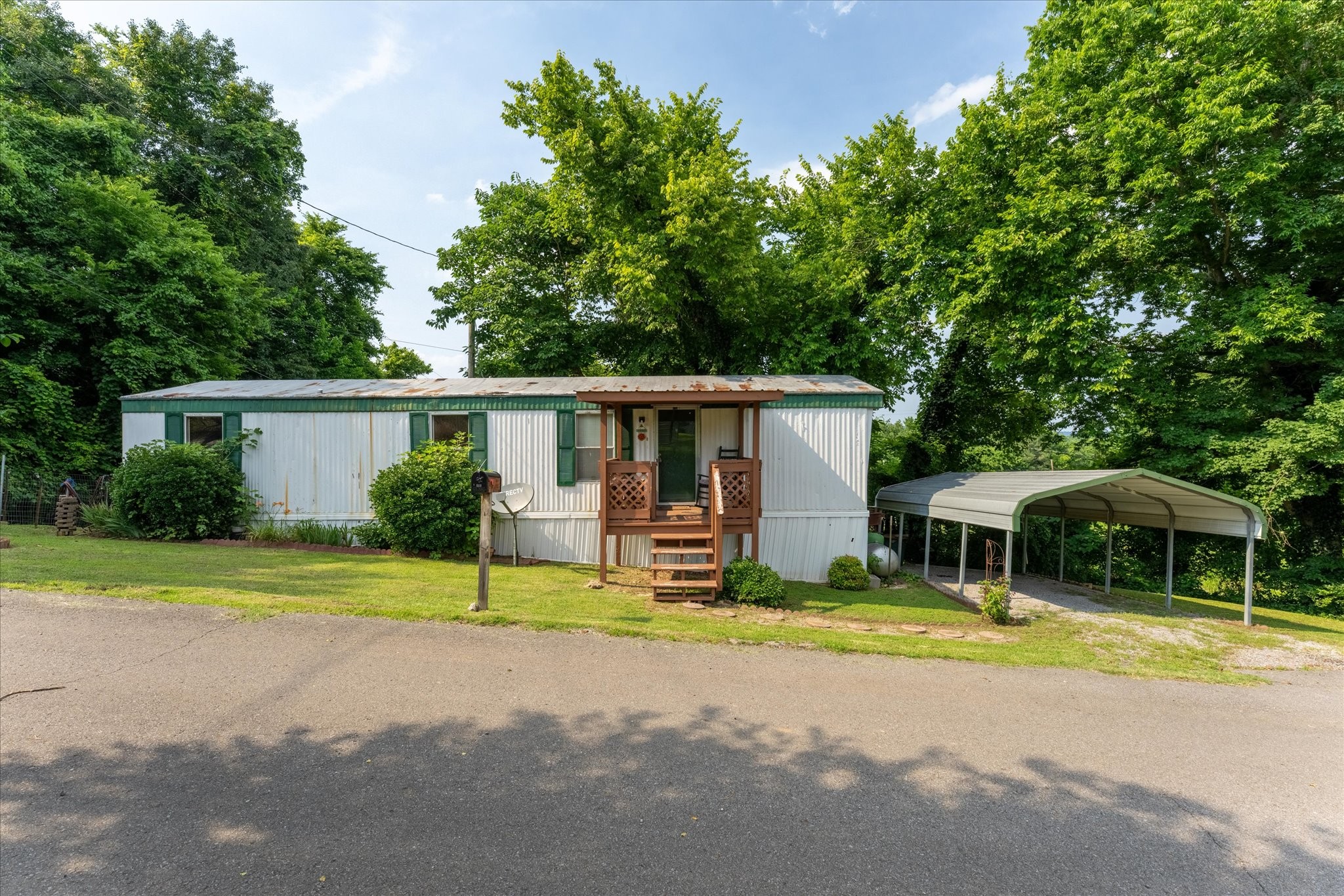 116 Landiss Ave Property Photo 1
