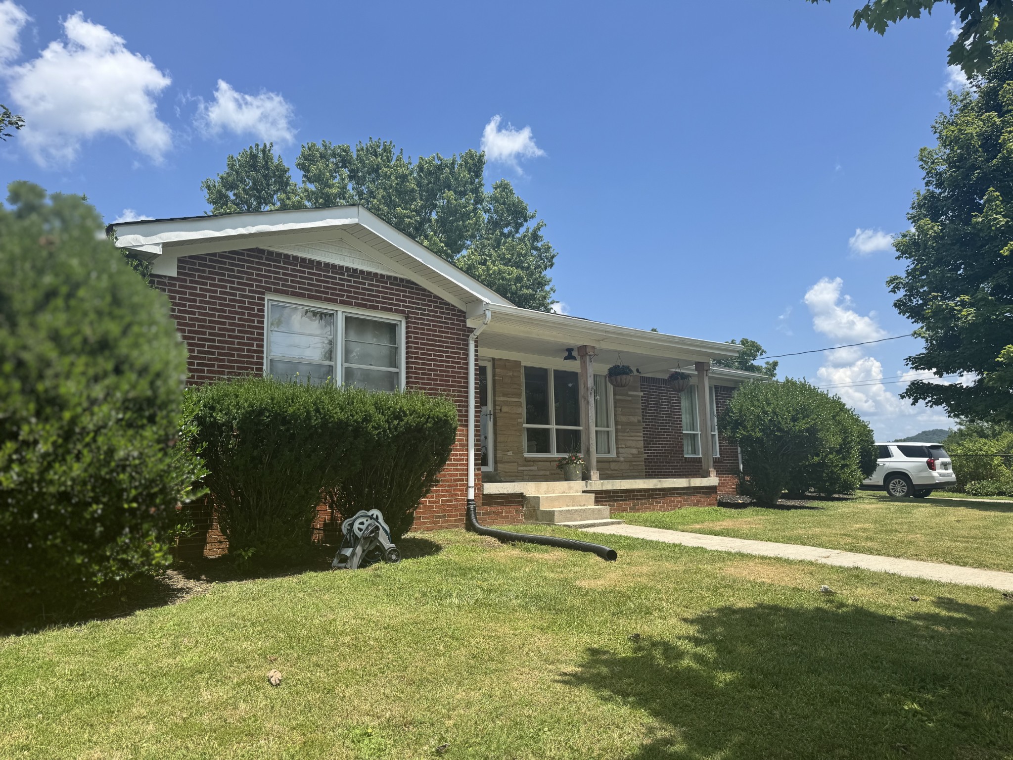 625 College Ave, E Property Photo 1