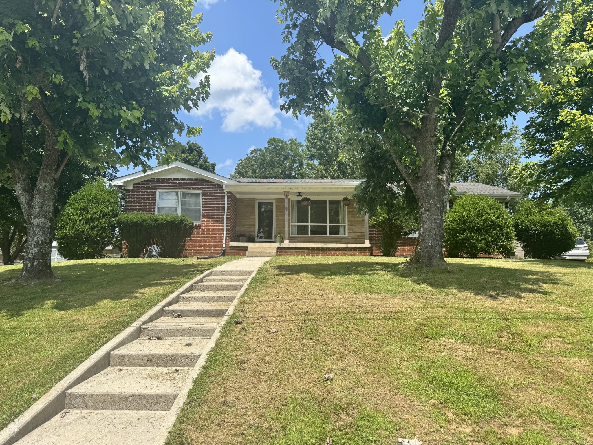 625 College Ave, E Property Photo 10