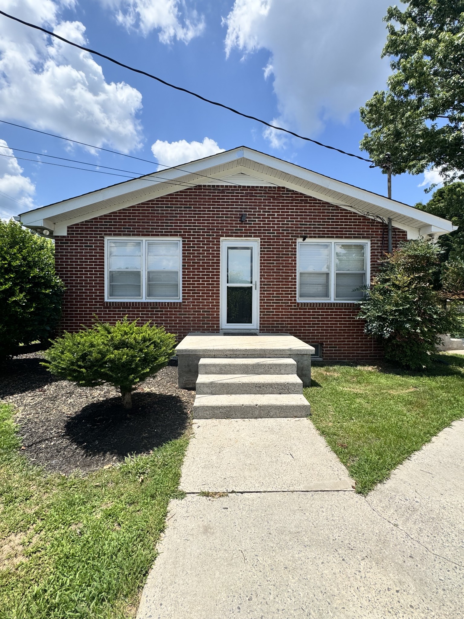 625 College Ave, E Property Photo 13