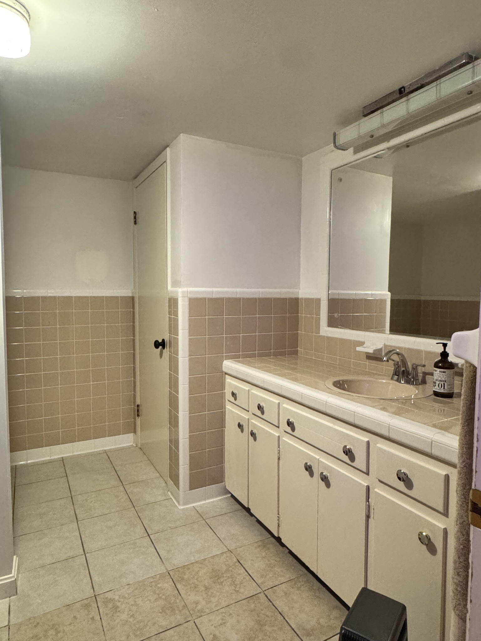 625 College Ave, E Property Photo 34