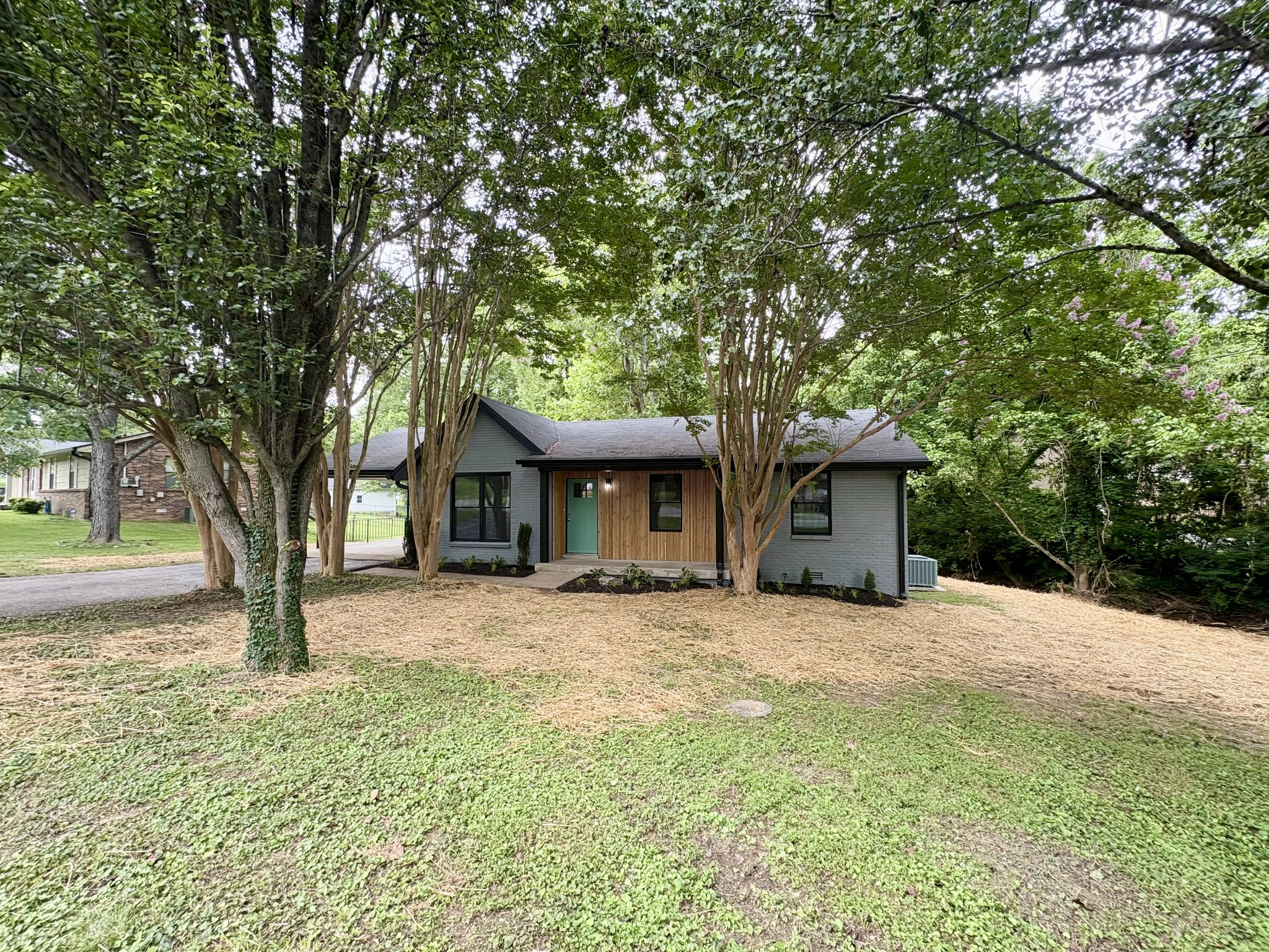 208 Lookout Dr Property Photo 1