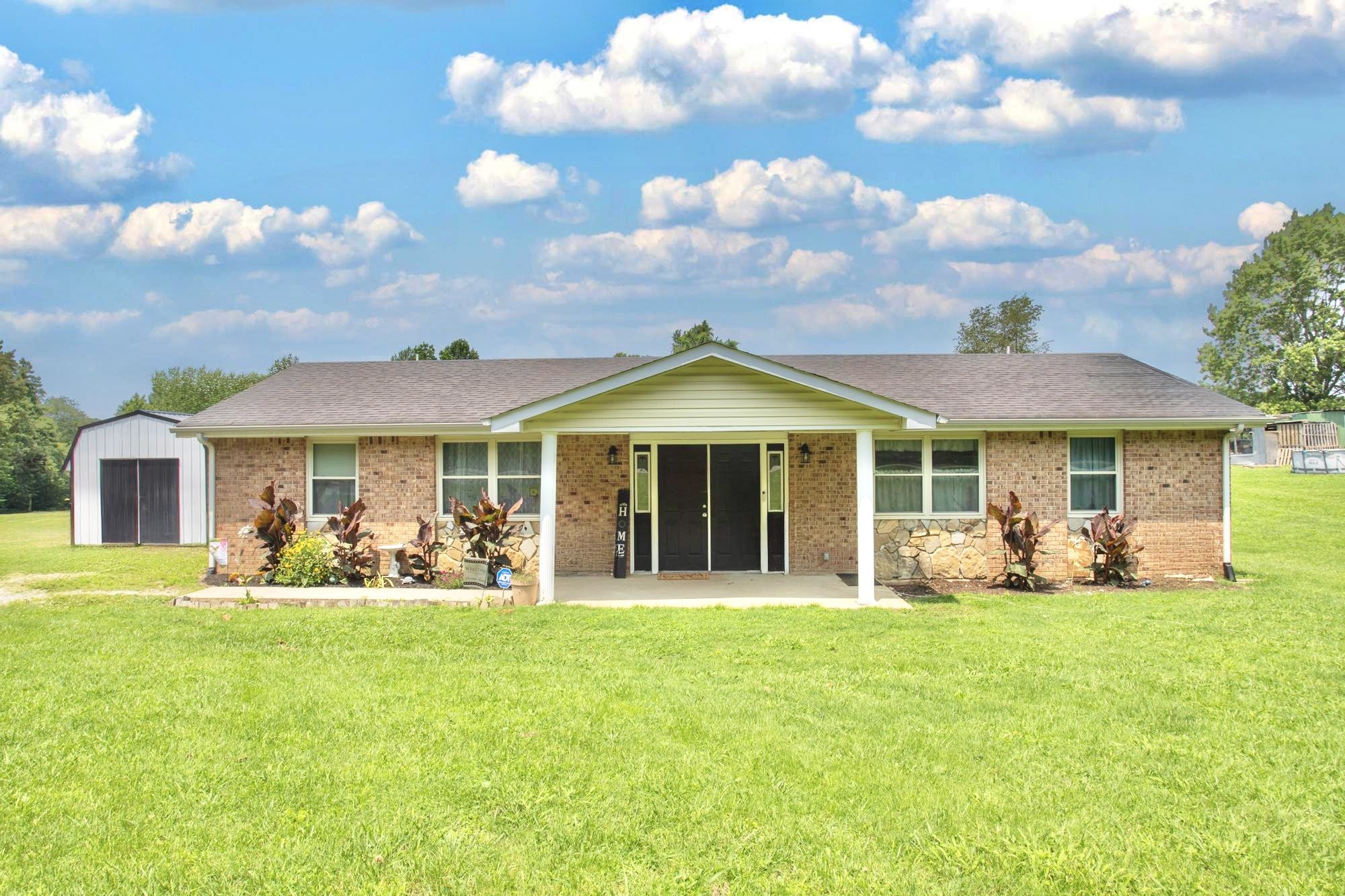 1004 Old Highway 46, S Property Photo 1