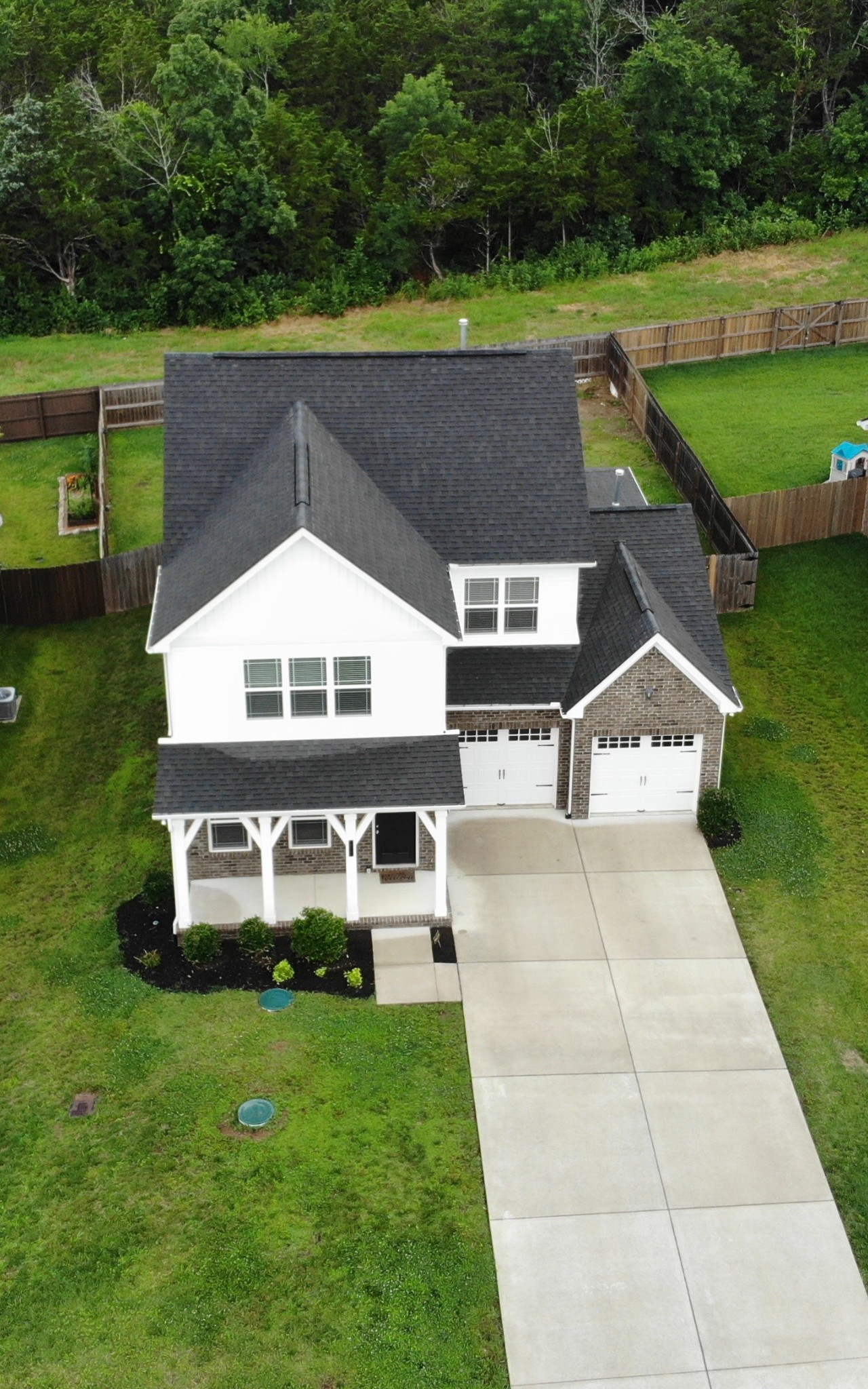 574 Oakvale Ln Property Photo 2