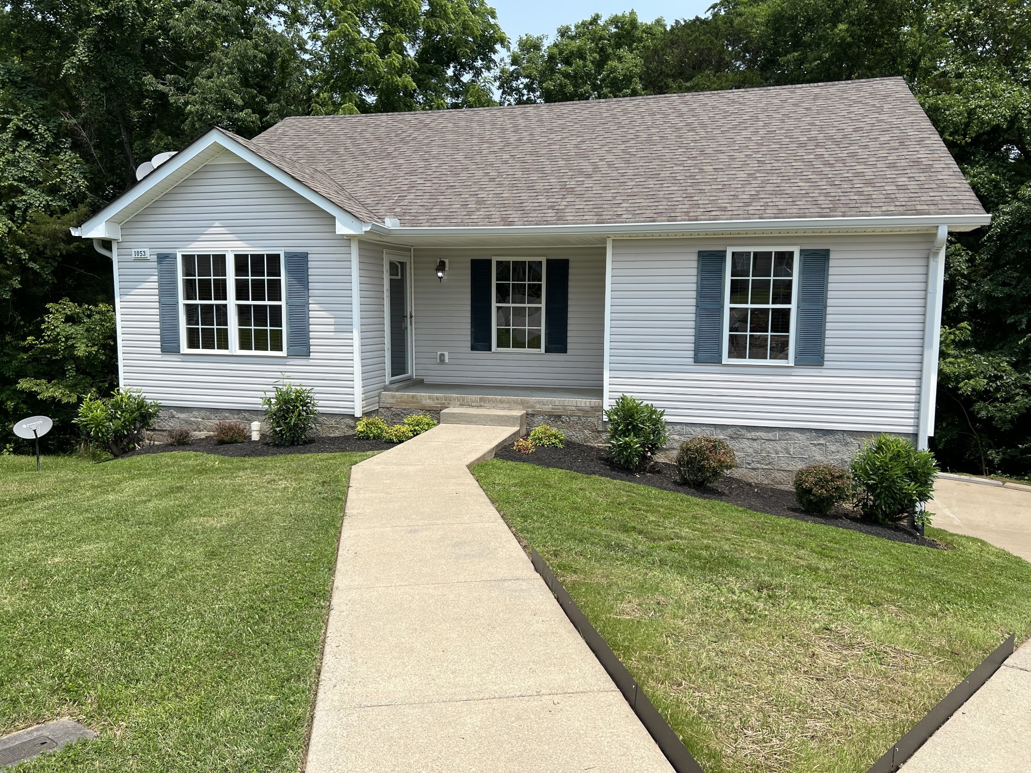 1053 Red Apple Ct Property Photo 1
