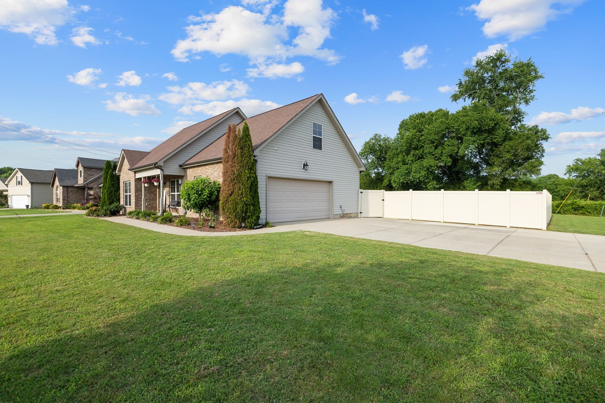 3228 Marion Davis Dr Property Photo 4