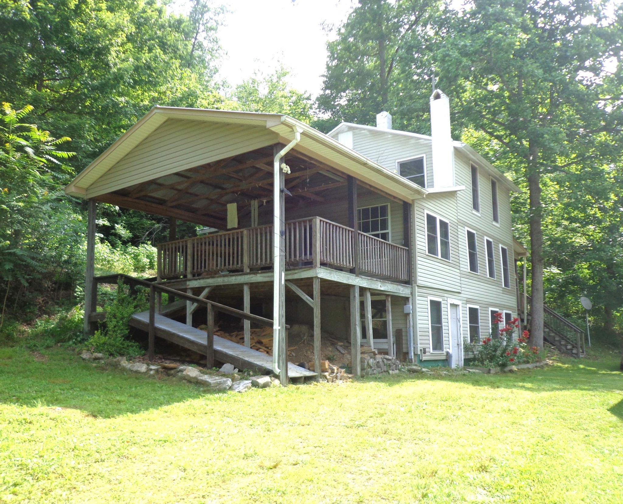 1342 Russell Creek Rd Property Photo 1