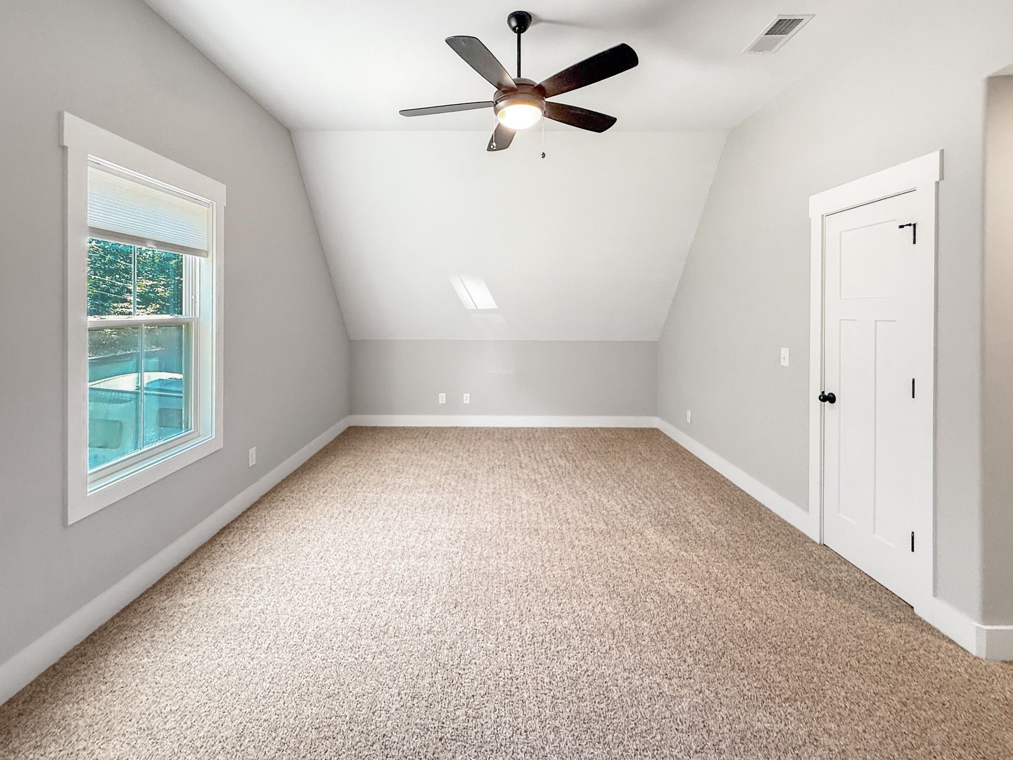 731 Hogan Rd Property Photo 12