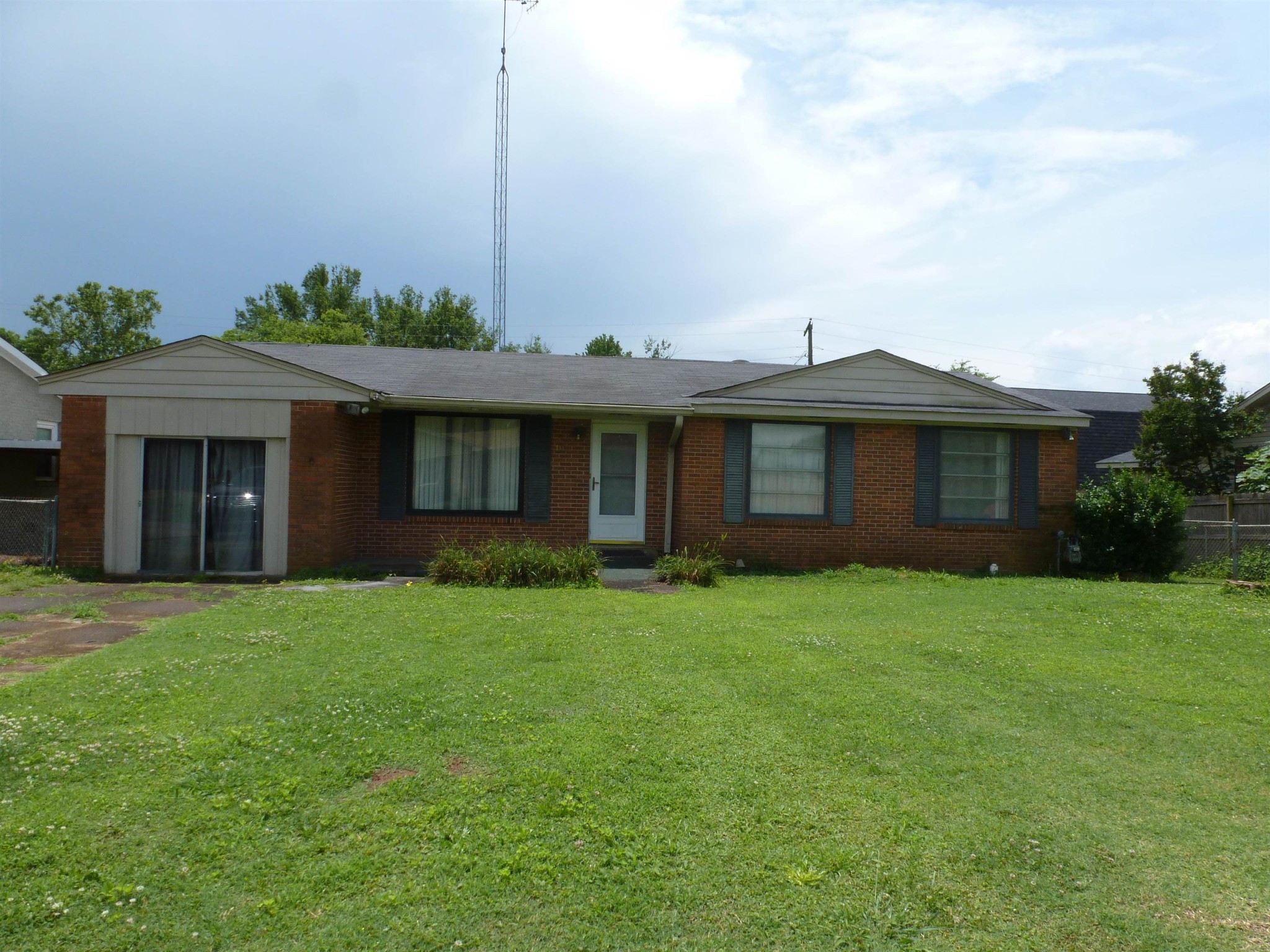 704 Grove Ave
