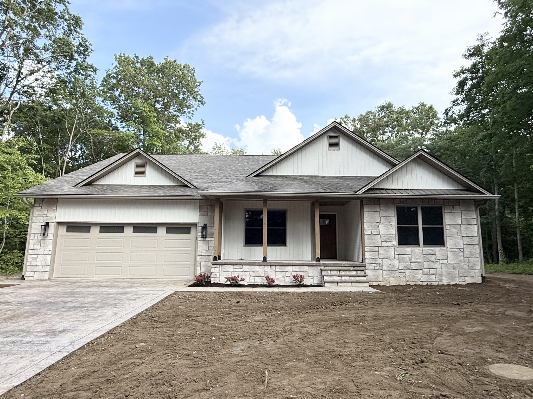 204 Pomeroy Dr Property Photo 1