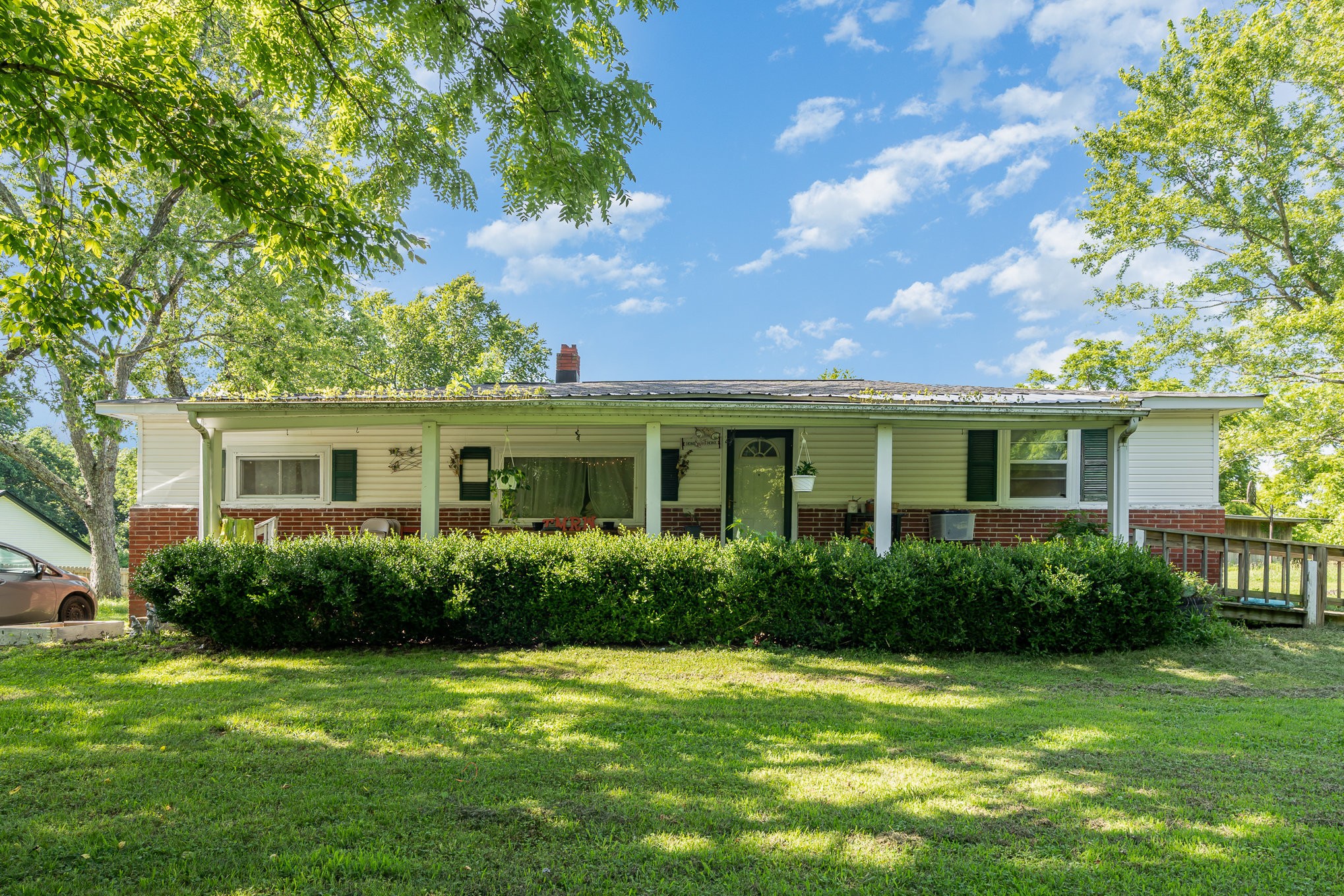 1755 Taylor Town Rd Property Photo 1