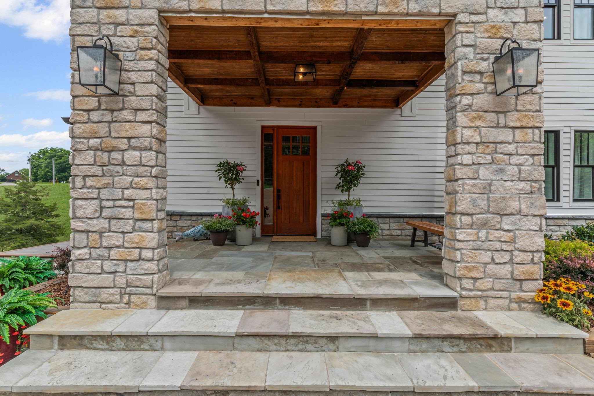 541 Lakeview Cir Property Photo 8