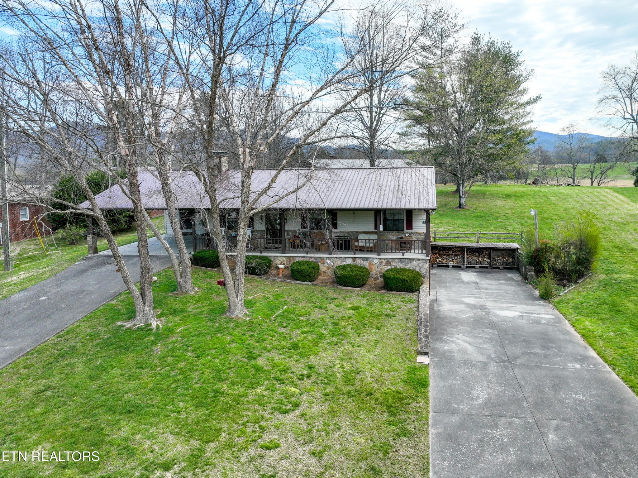 311 E Chestnut Hill Rd Property Photo 2