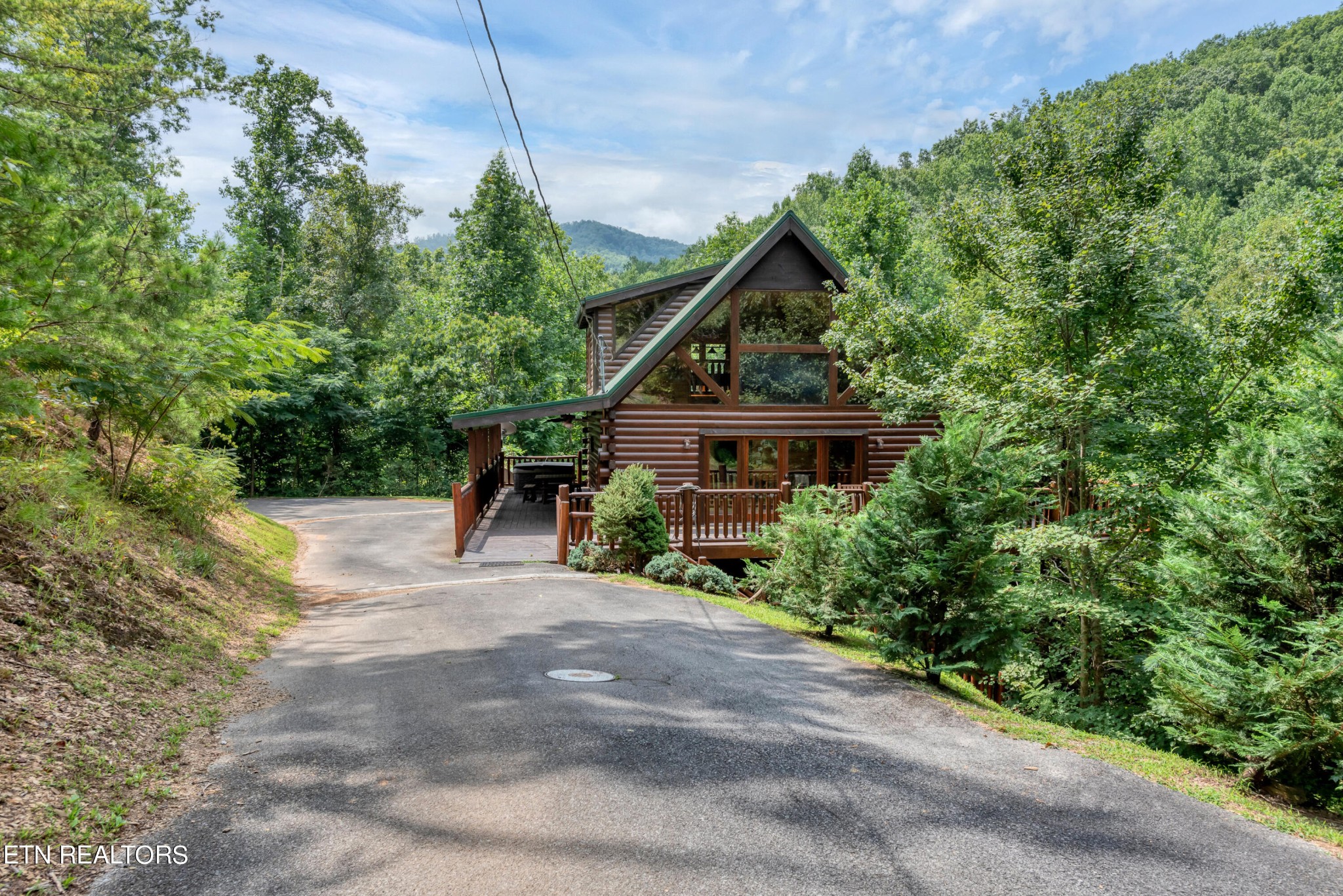 1615 Mountain Dreams Way Property Photo 4