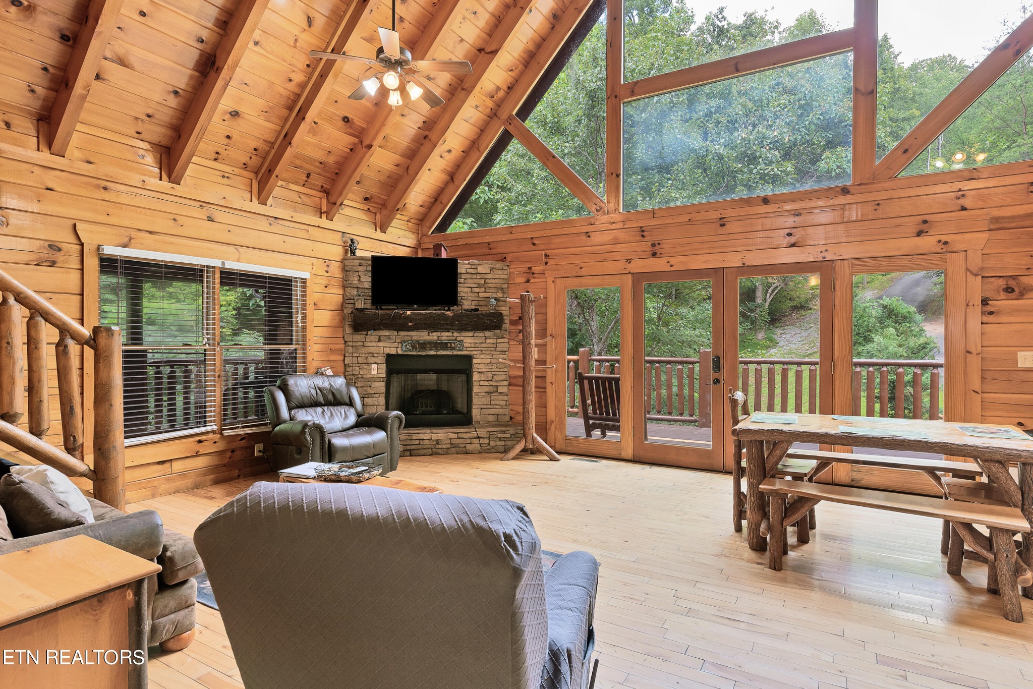 1615 Mountain Dreams Way Property Photo 13