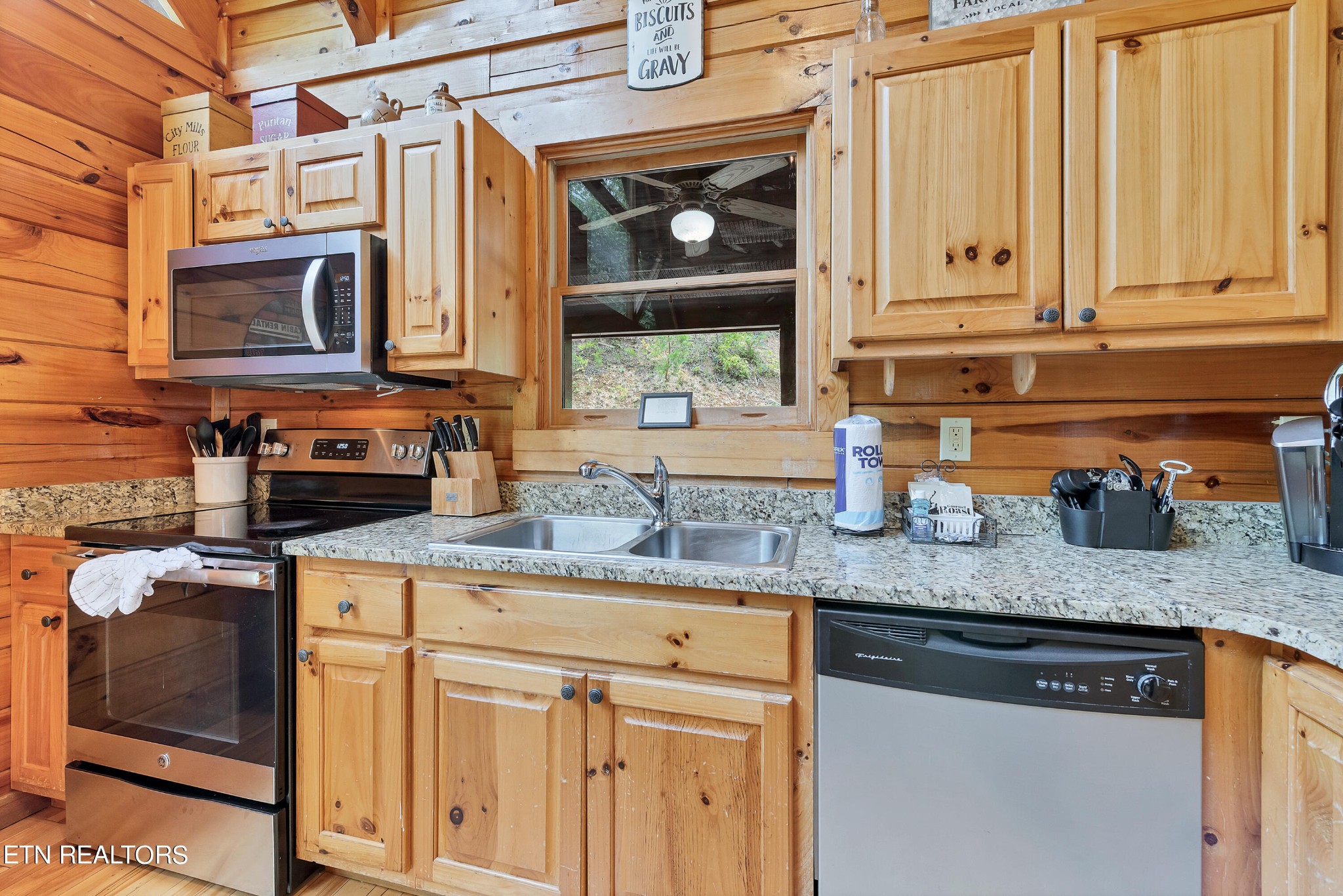 1615 Mountain Dreams Way Property Photo 17