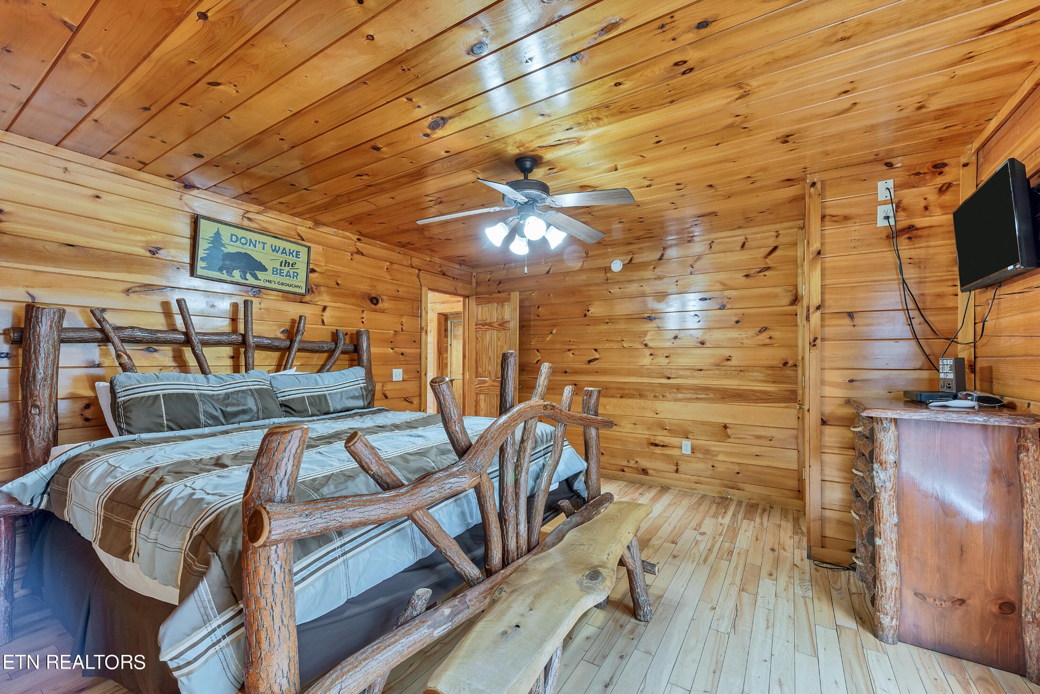 1615 Mountain Dreams Way Property Photo 20