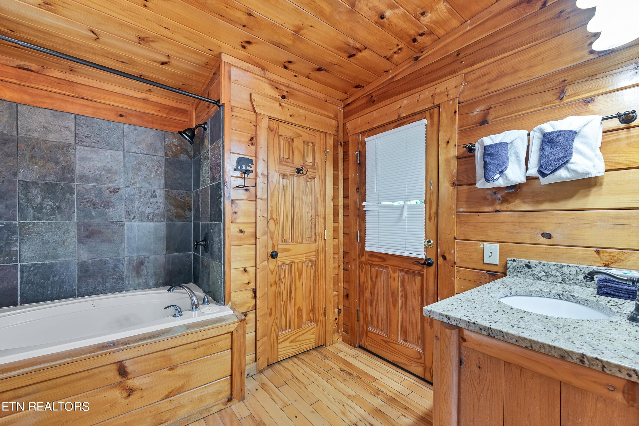 1615 Mountain Dreams Way Property Photo 22