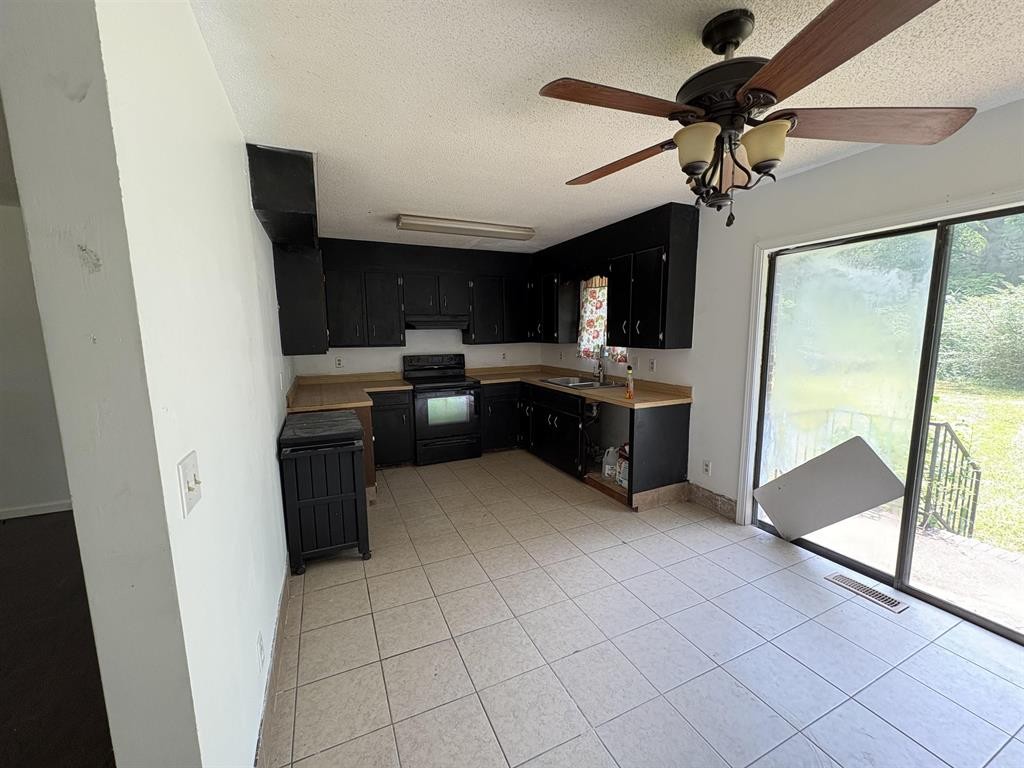 265 Garey Loop Property Photo 5