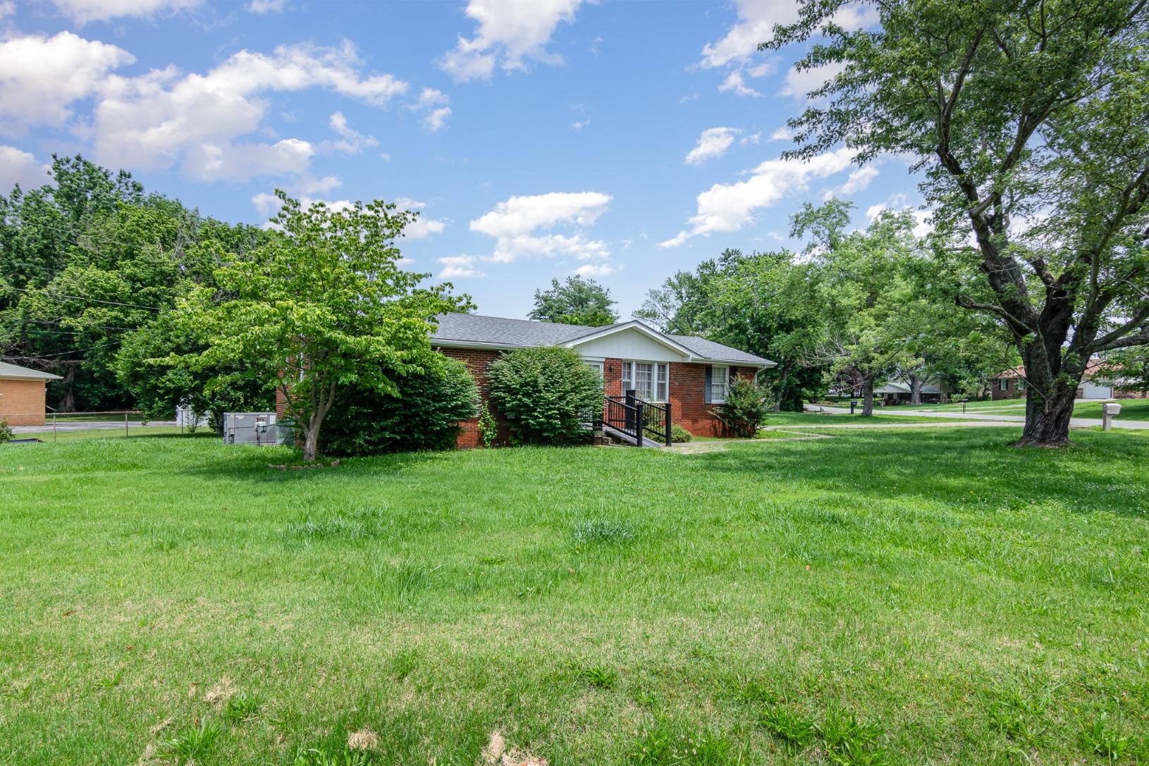 6103 Russell Dr Property Photo 4