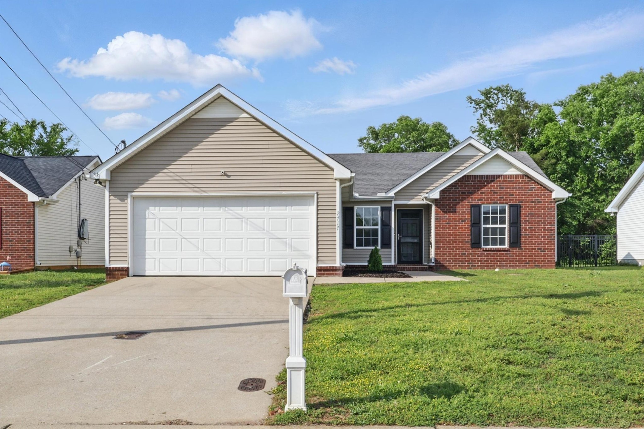 2717 Cayuga Dr Property Photo 2
