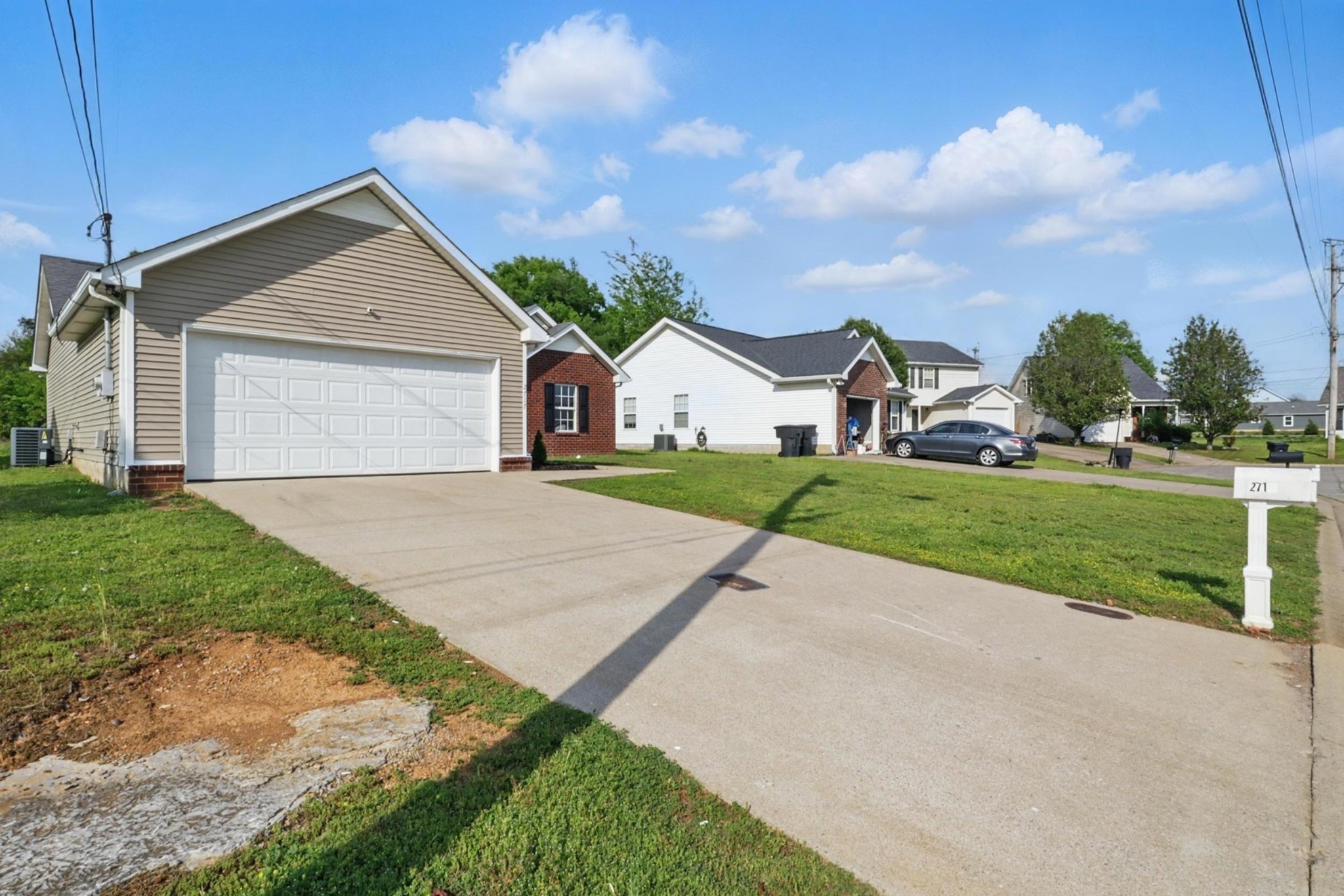 2717 Cayuga Dr Property Photo 3